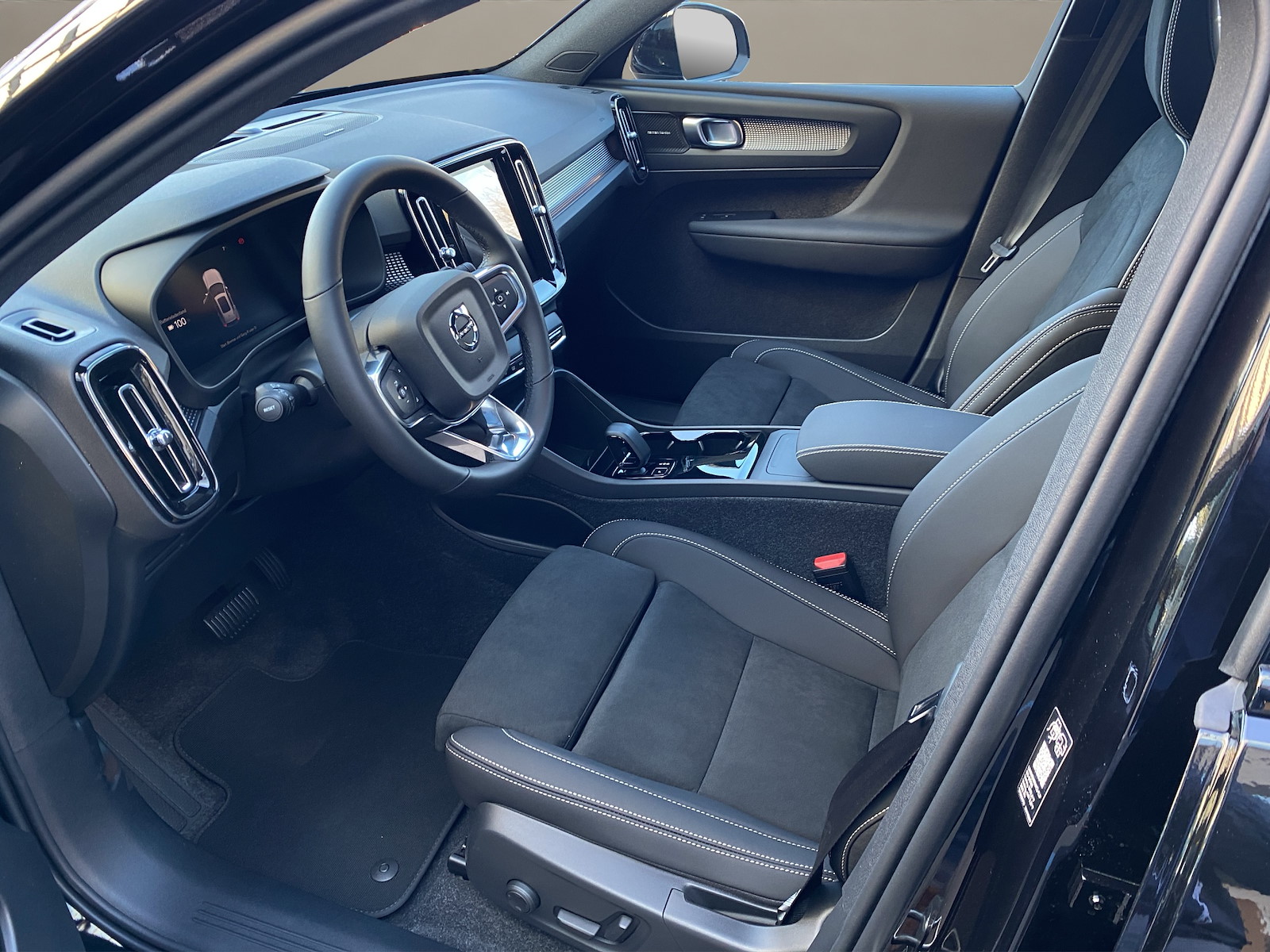 VOLVO EX40 Twin Black Edition AWD-image-8