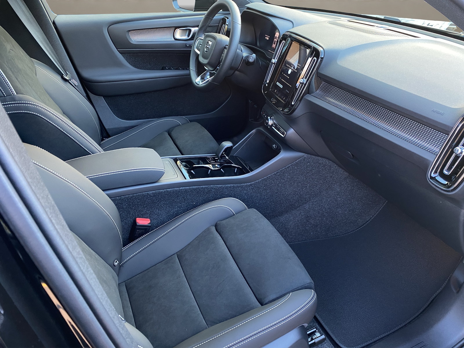 VOLVO EX40 Twin Black Edition AWD-image-10