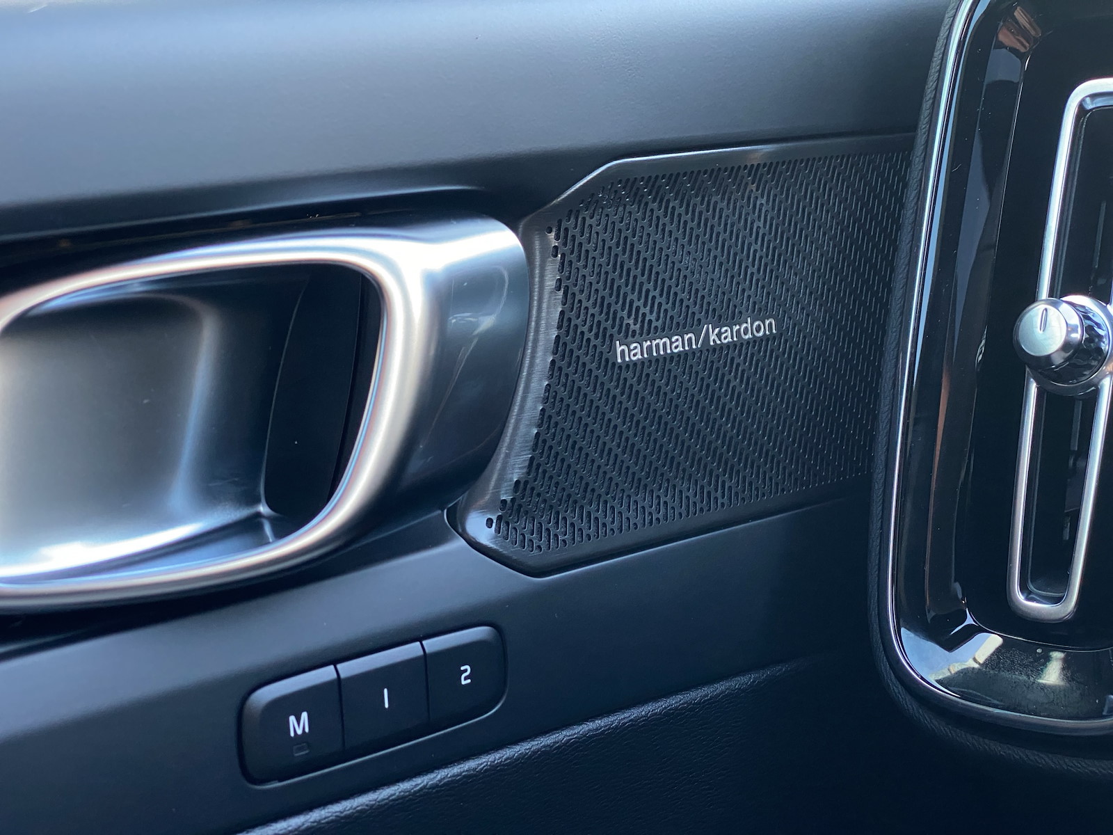 VOLVO EX40 Twin Black Edition AWD-image-15