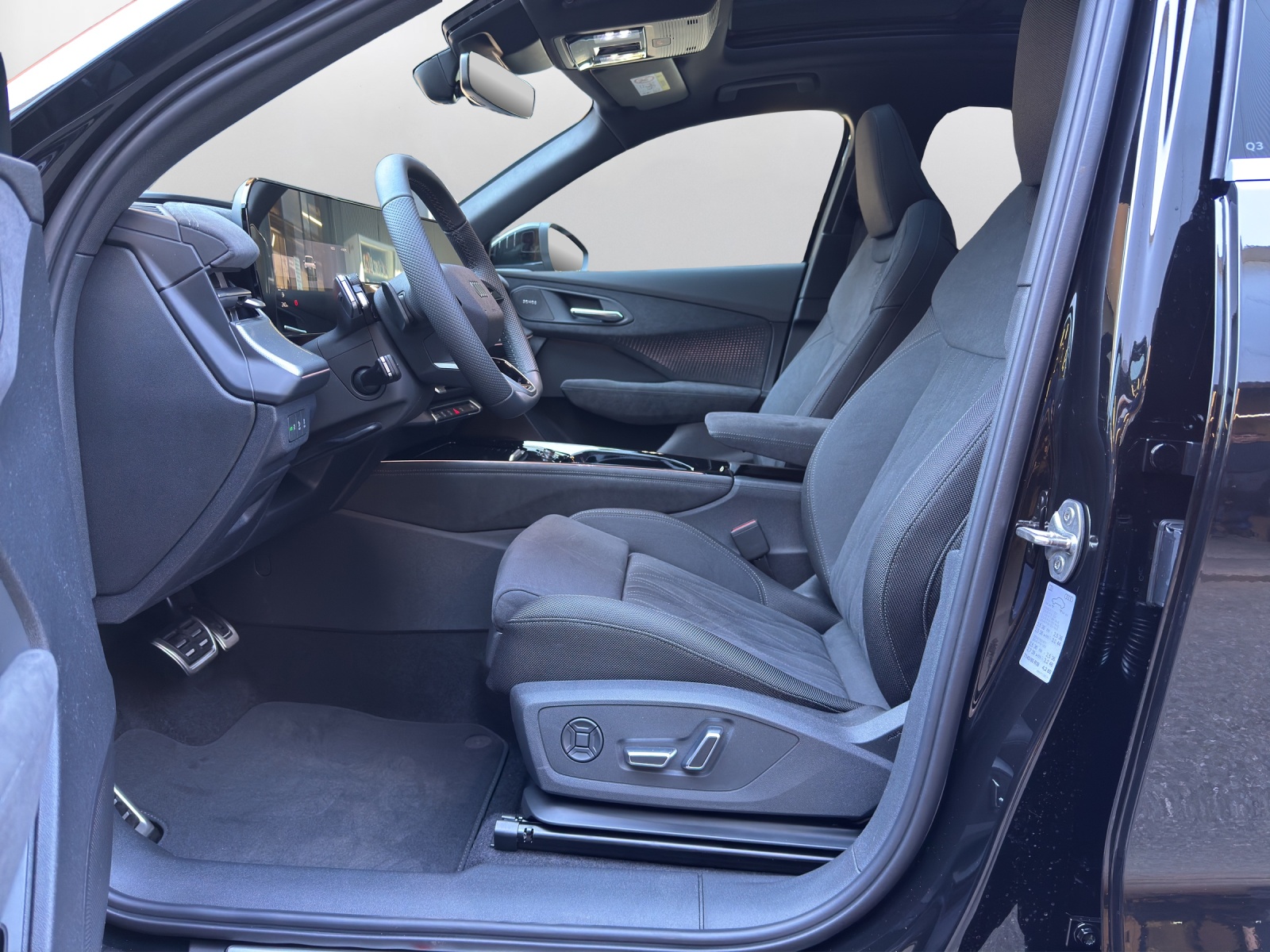 AUDI Q3 SUV TFSI quattro 195 kW S tronic-image-9