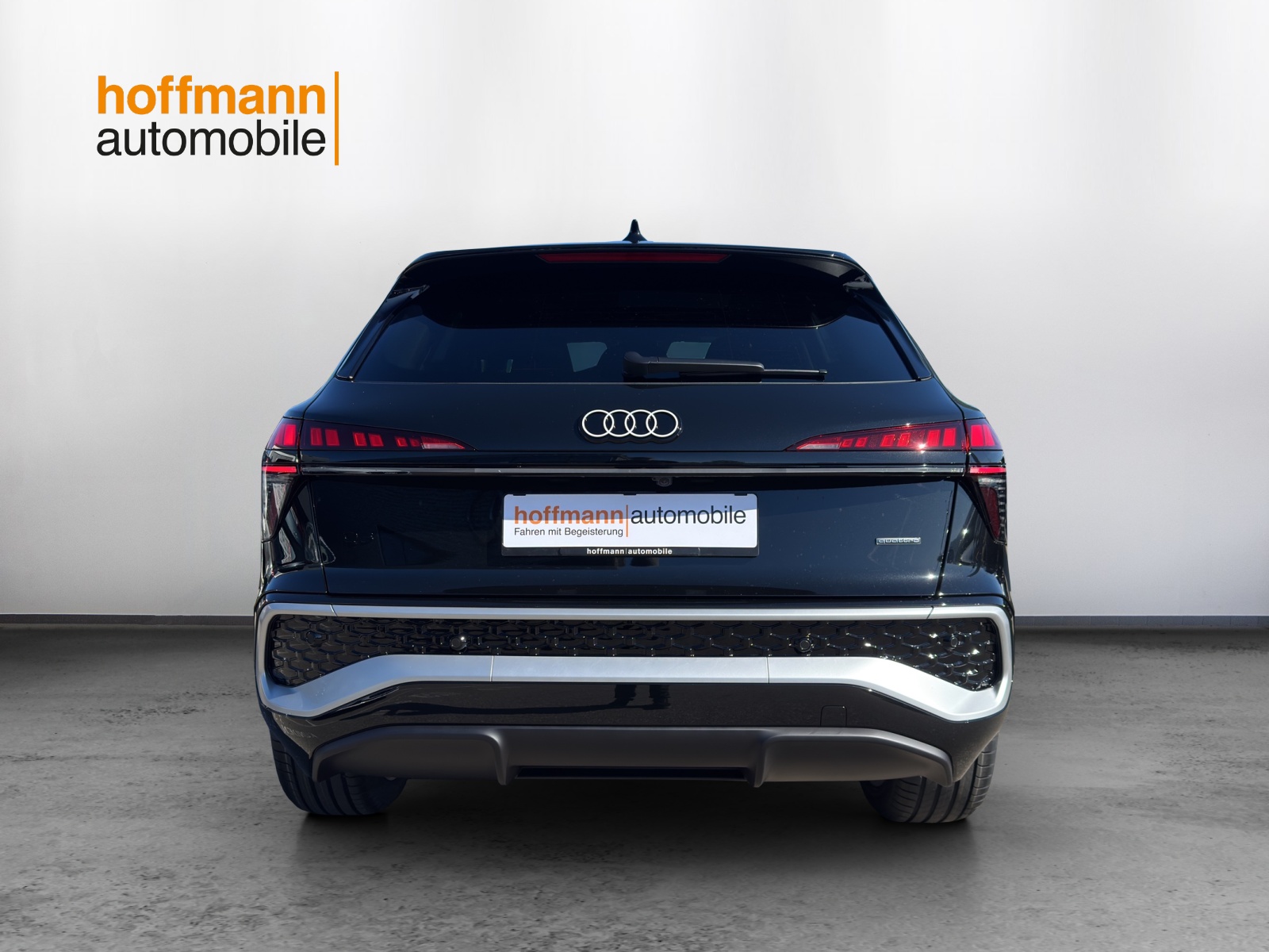 AUDI Q3 SUV TFSI quattro 195 kW S tronic-image-4