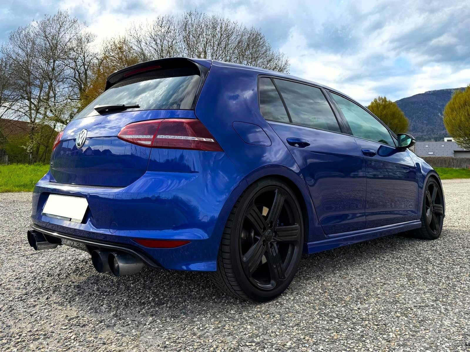 VW Golf 2.0 TSI R 4Motion-image-6