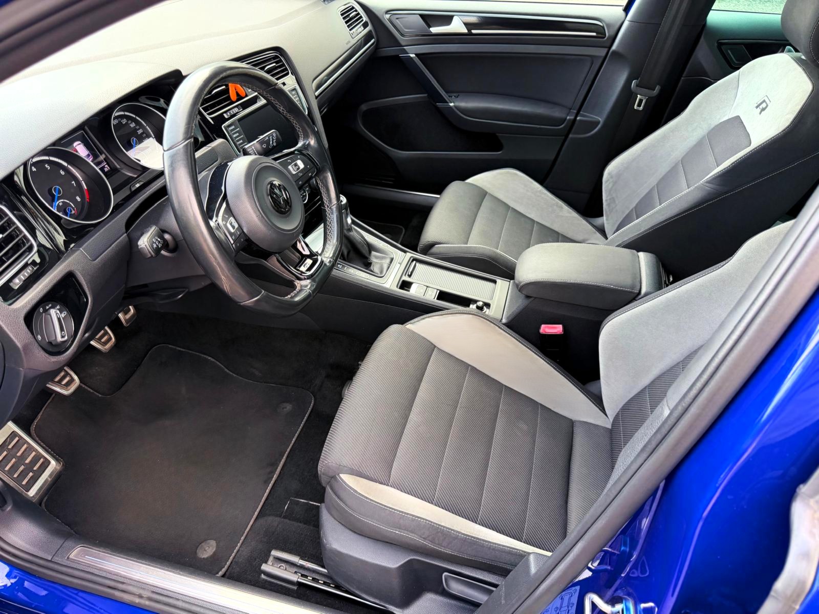 VW Golf 2.0 TSI R 4Motion-image-10
