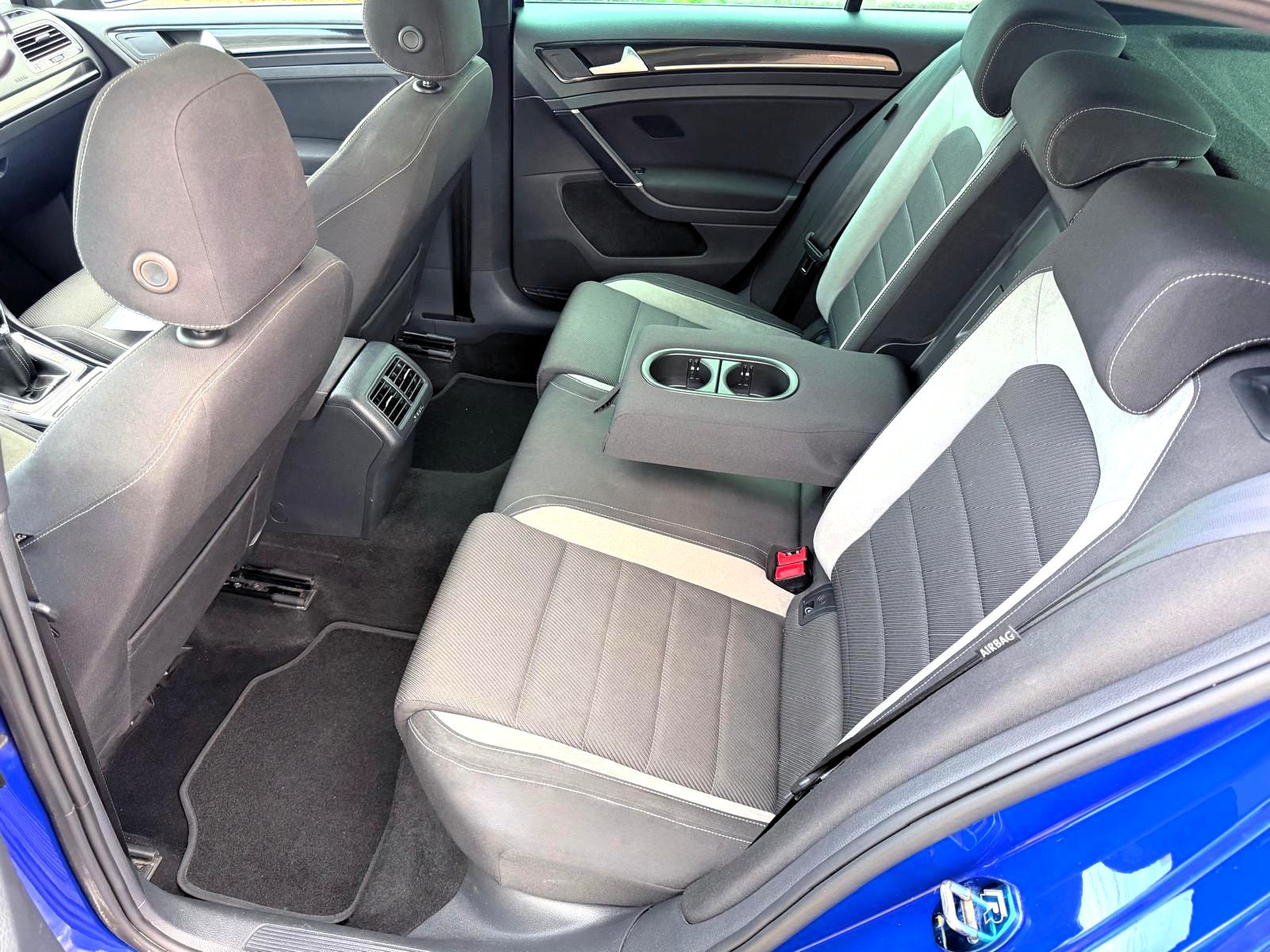VW Golf 2.0 TSI R 4Motion-image-12