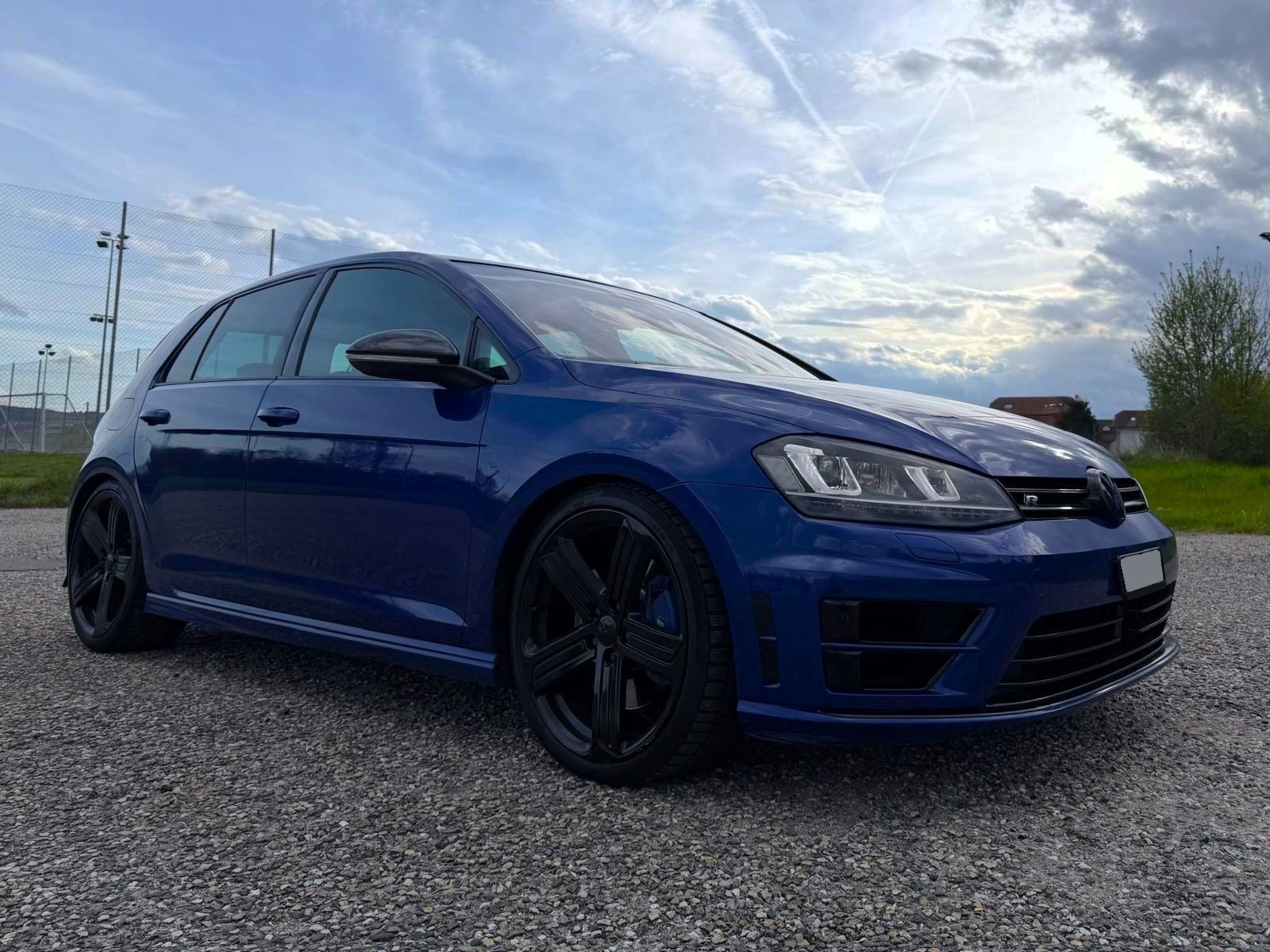 VW Golf 2.0 TSI R 4Motion-image-8