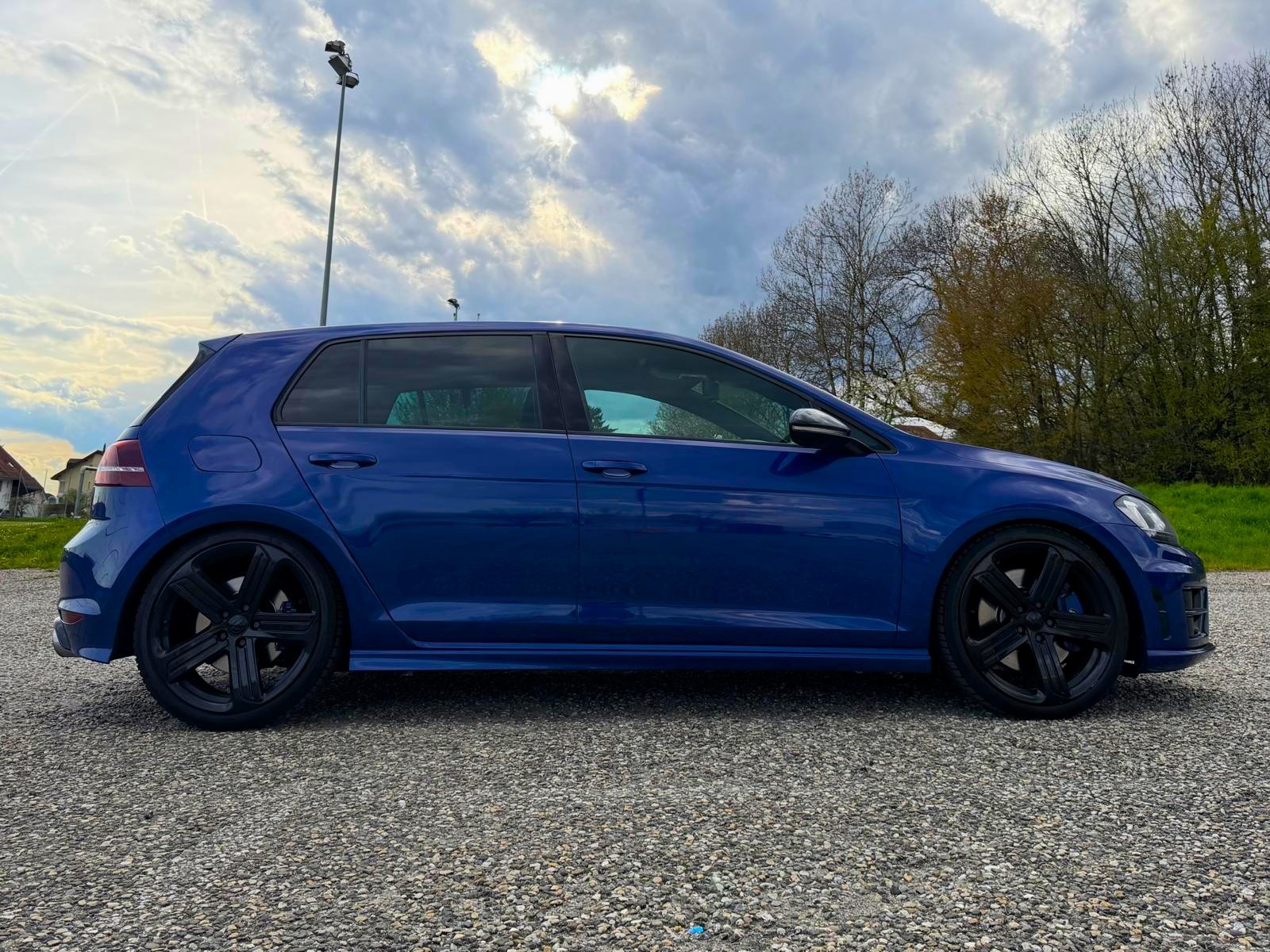 VW Golf 2.0 TSI R 4Motion-image-7