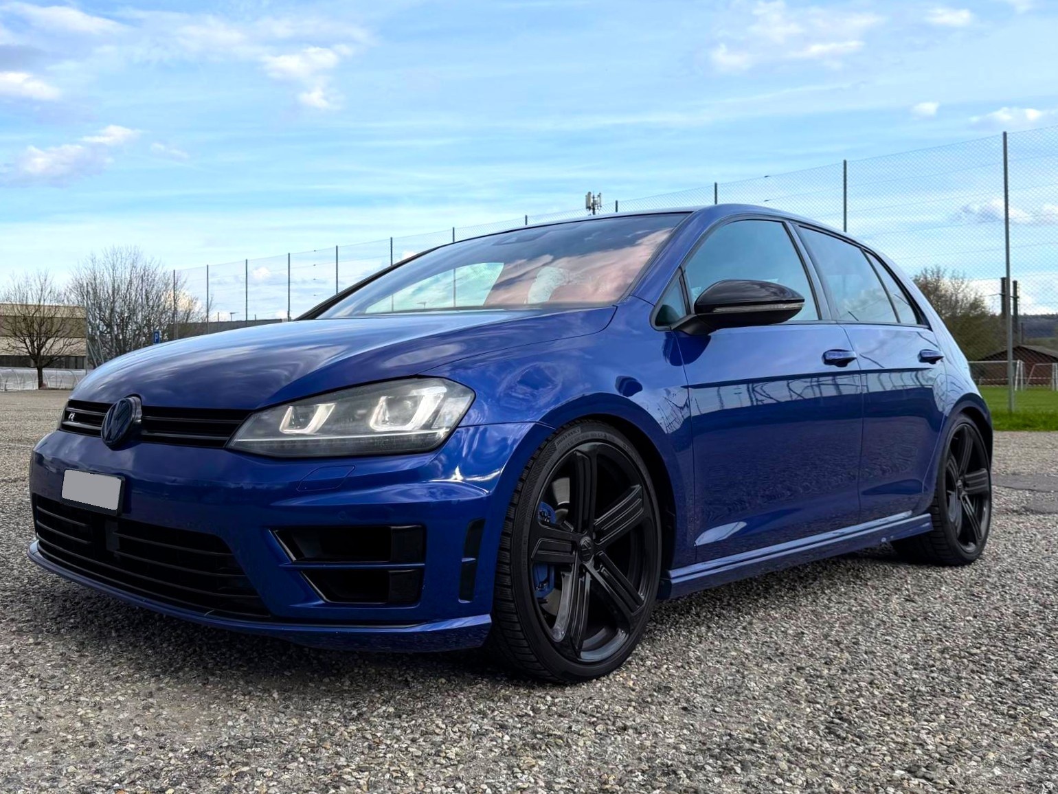 VW Golf 2.0 TSI R 4Motion-image-2