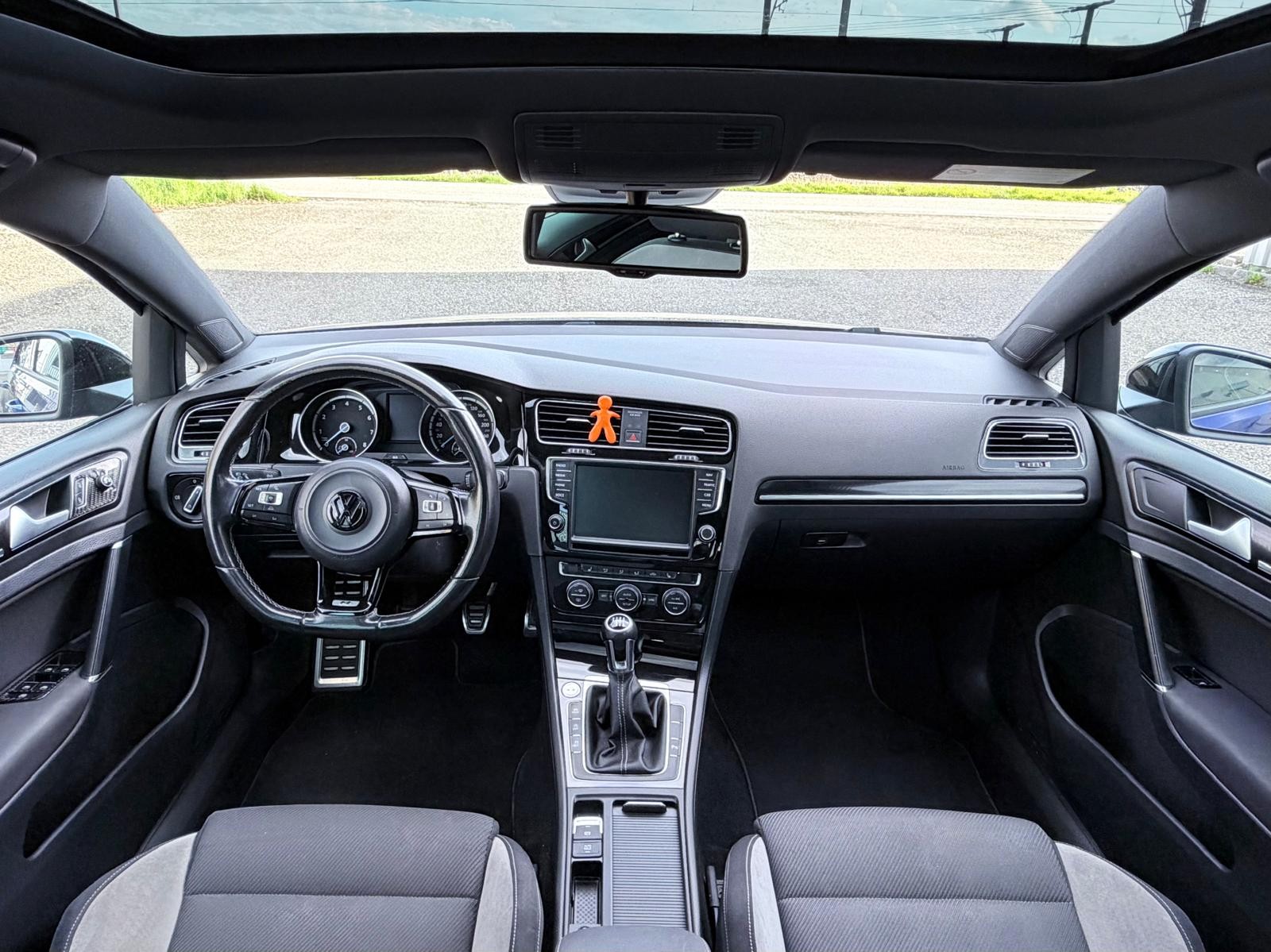 VW Golf 2.0 TSI R 4Motion-image-9