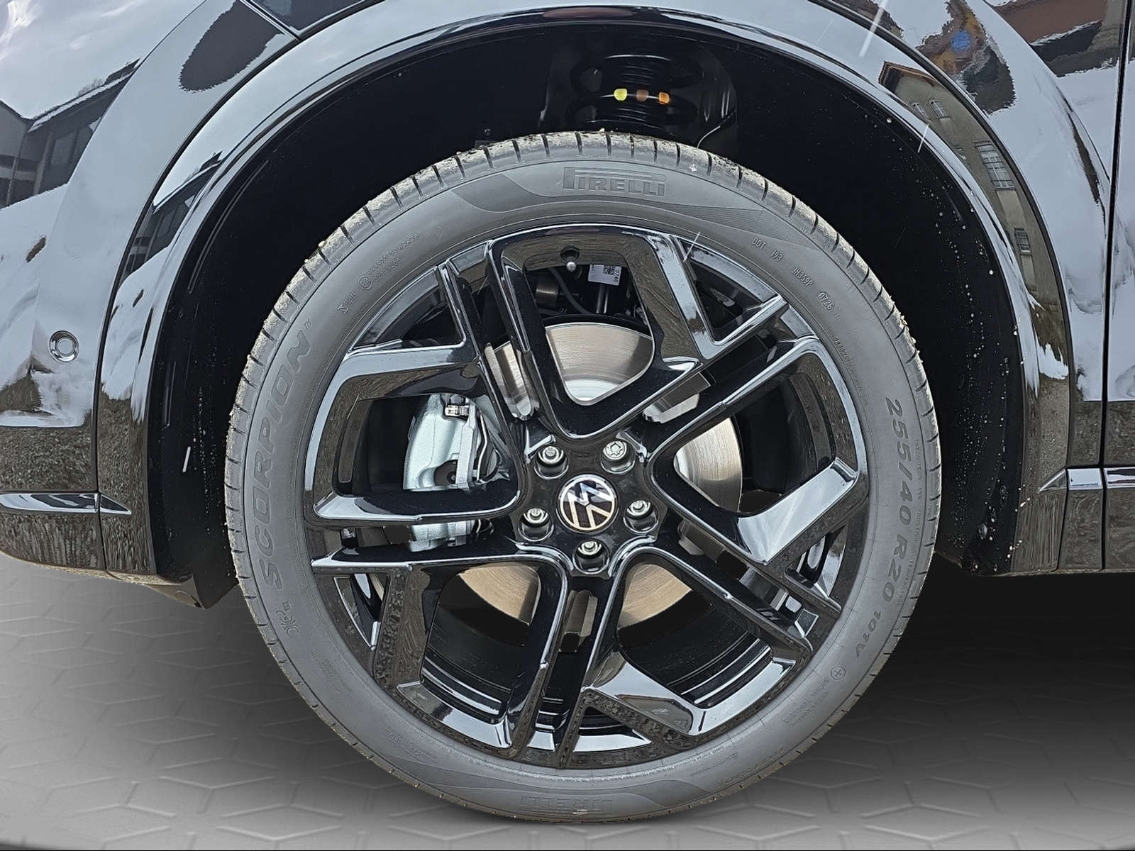 VW Tiguan 2.0 TSI DSG R-Line 4Motion-image-5