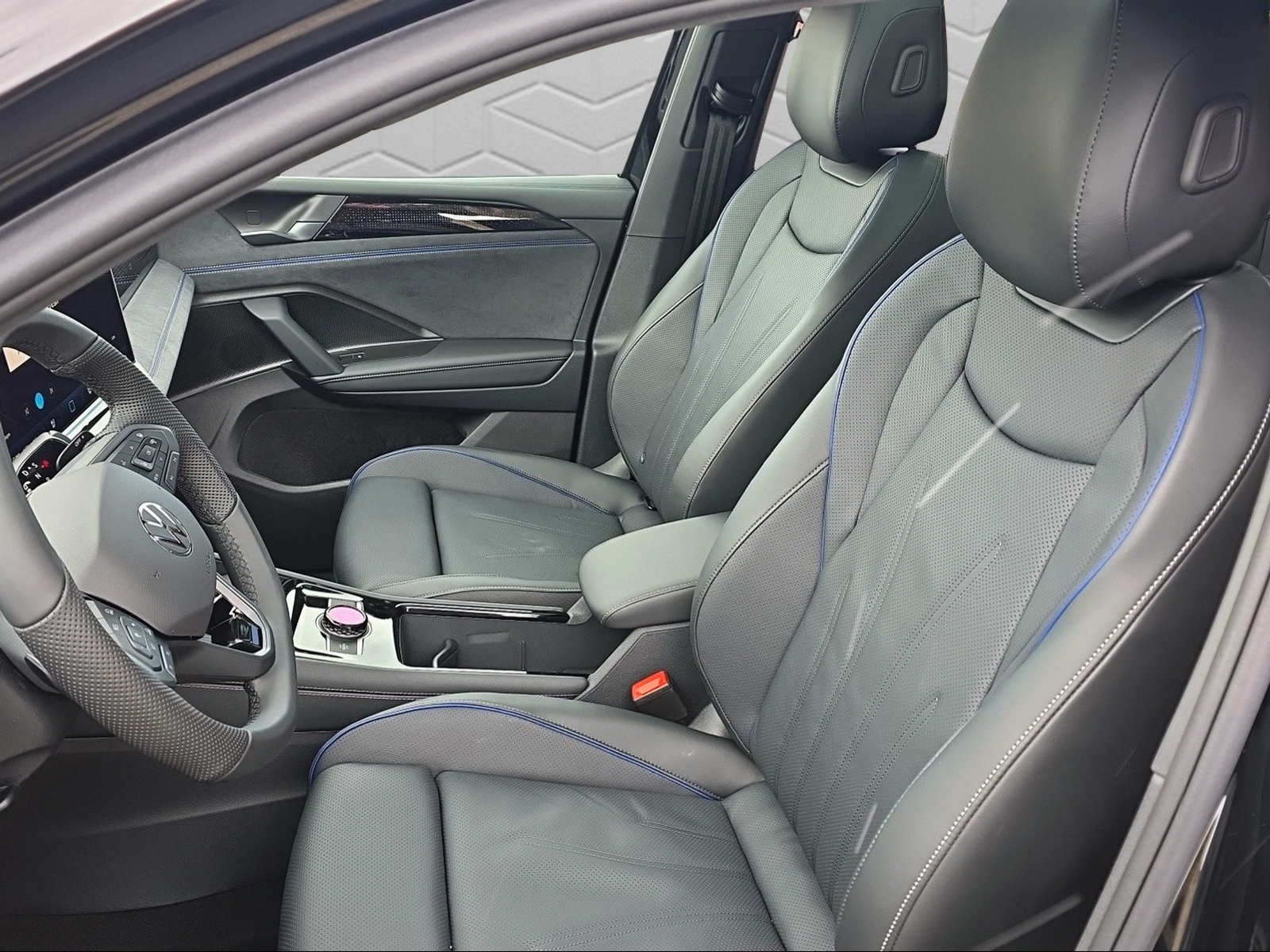 VW Tiguan 2.0 TSI DSG R-Line 4Motion-image-6
