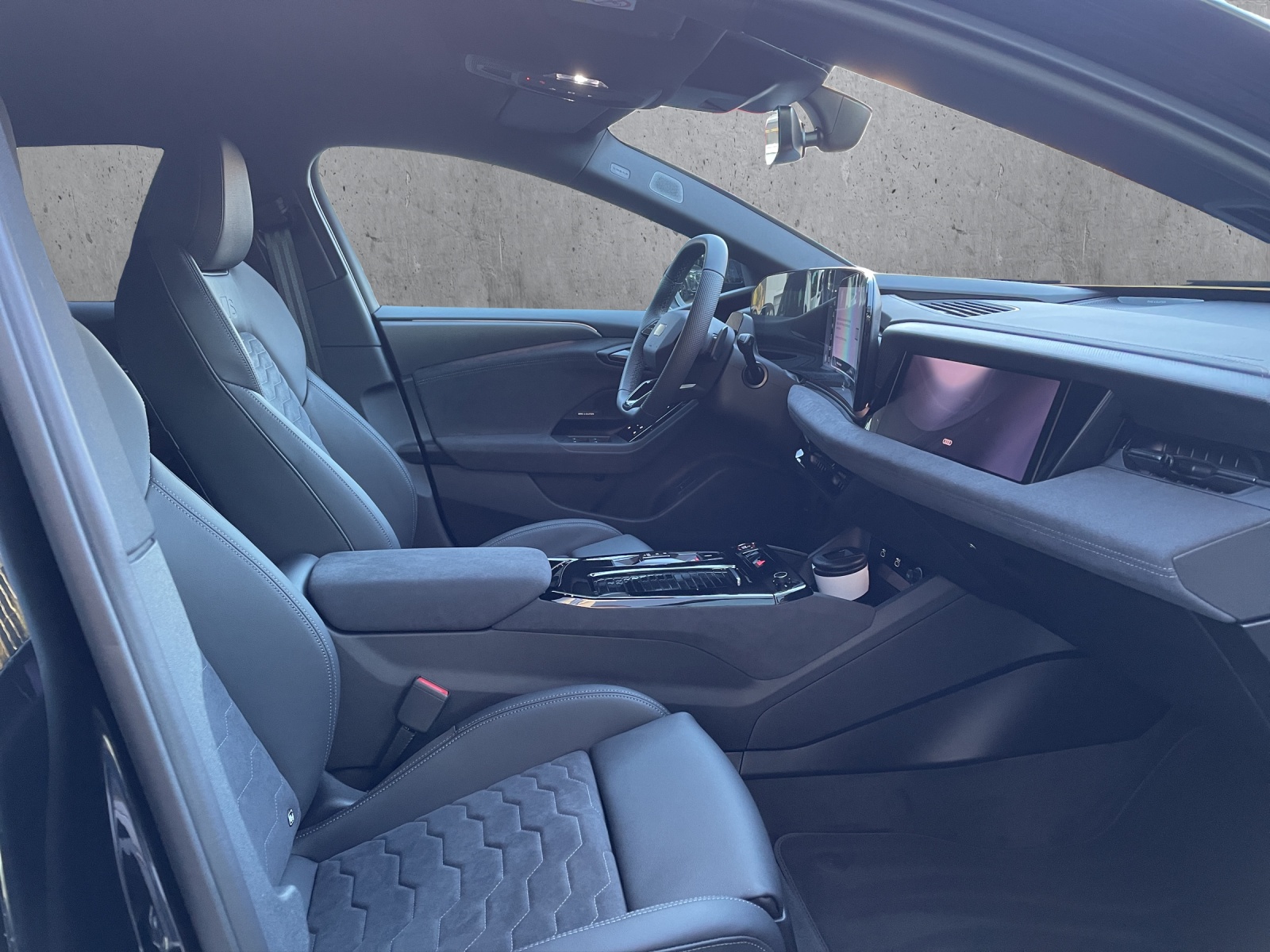 AUDI A6 Avant e-tron quattro-image-8