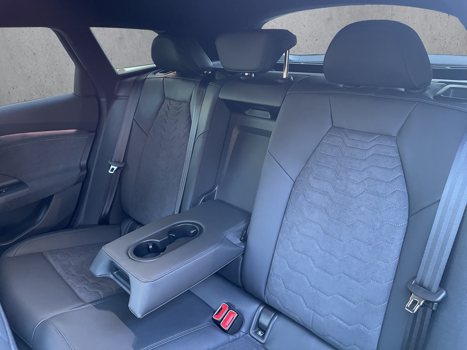 AUDI A6 Avant e-tron quattro-image-13
