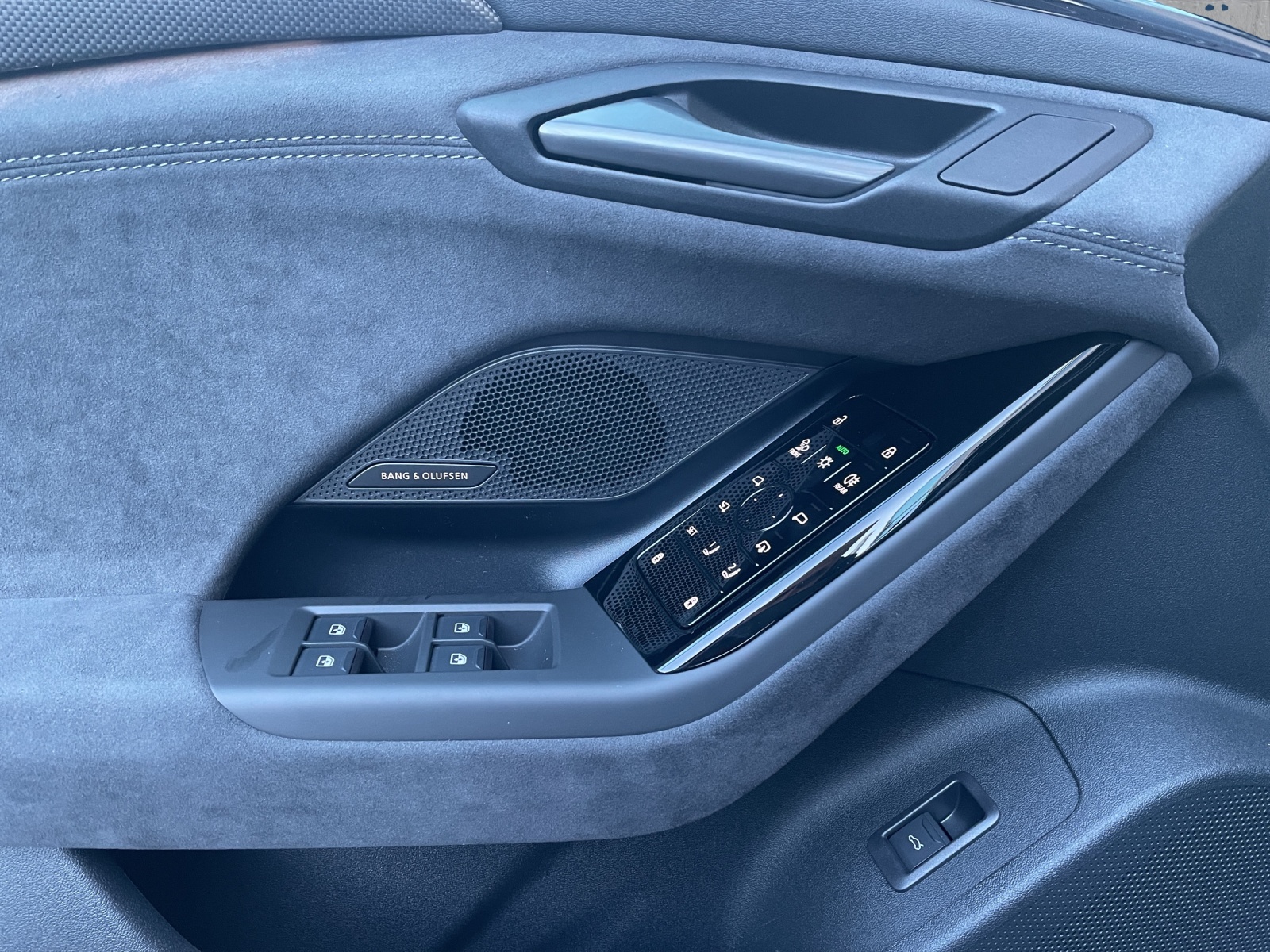 AUDI A6 Avant e-tron quattro-image-8