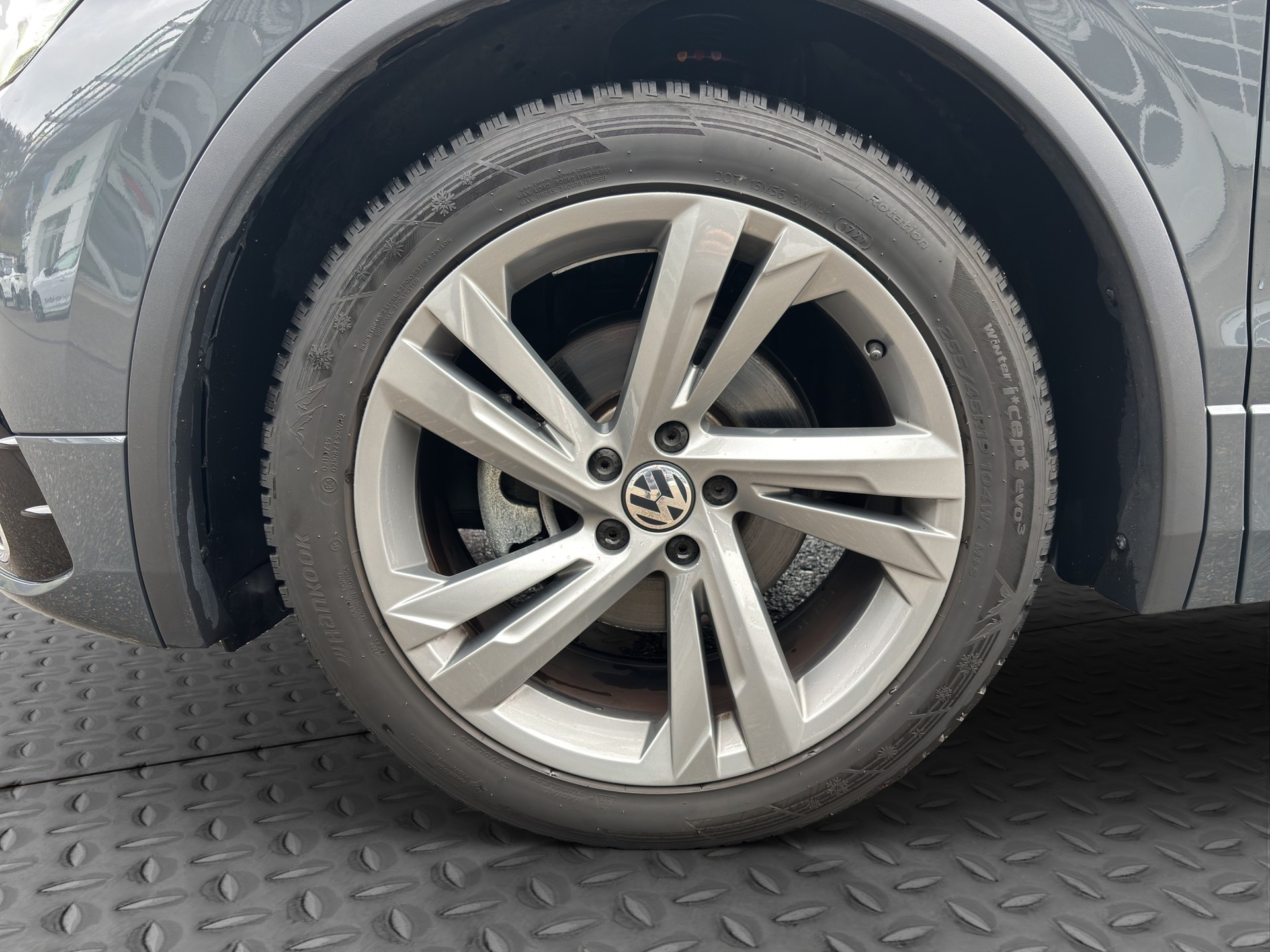VW Tiguan 2.0 TDI SCR R-Line 4Motion DSG-image-21
