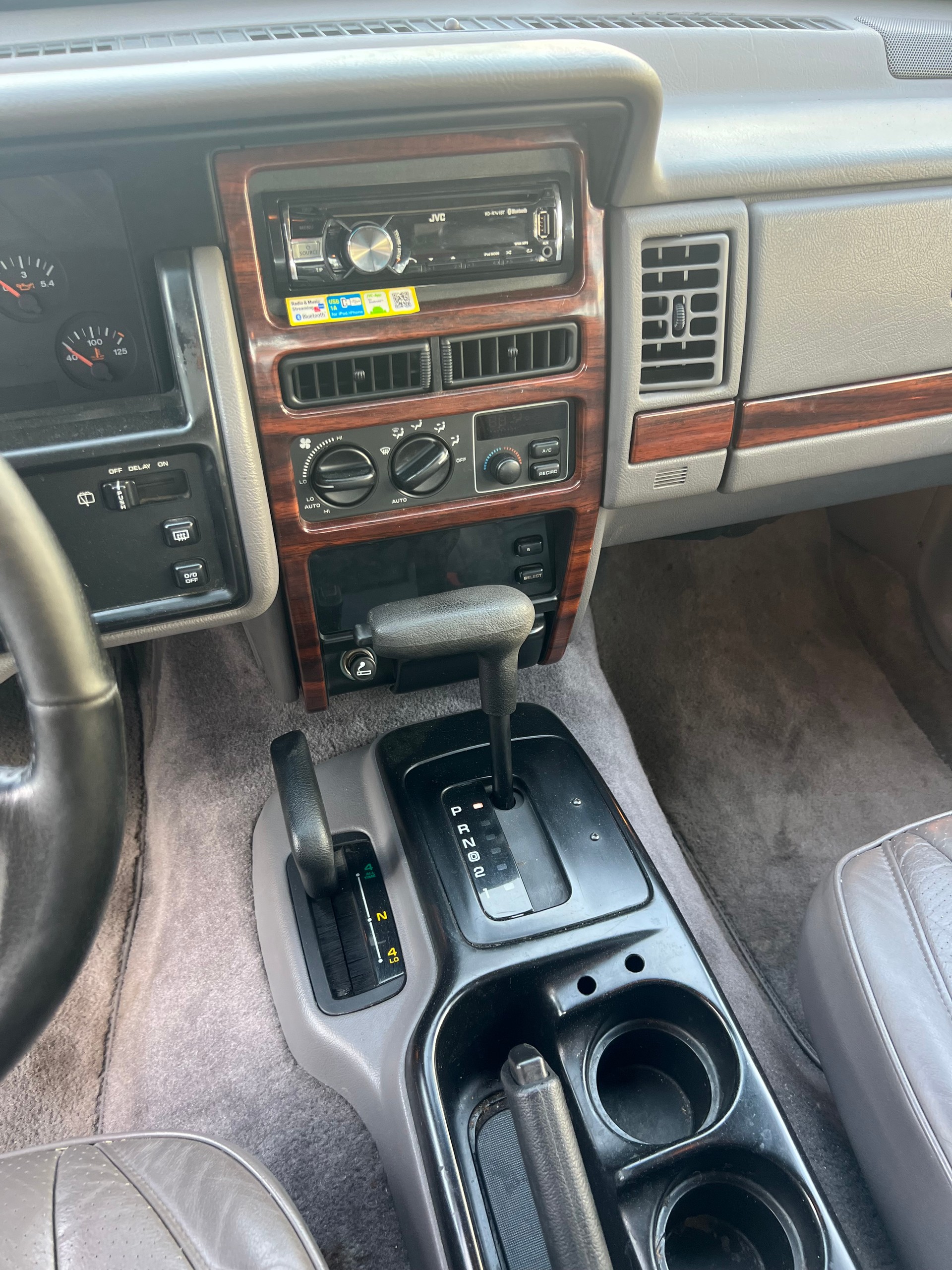JEEP Grand Cherokee 5.2 Limited Automatic-image-11