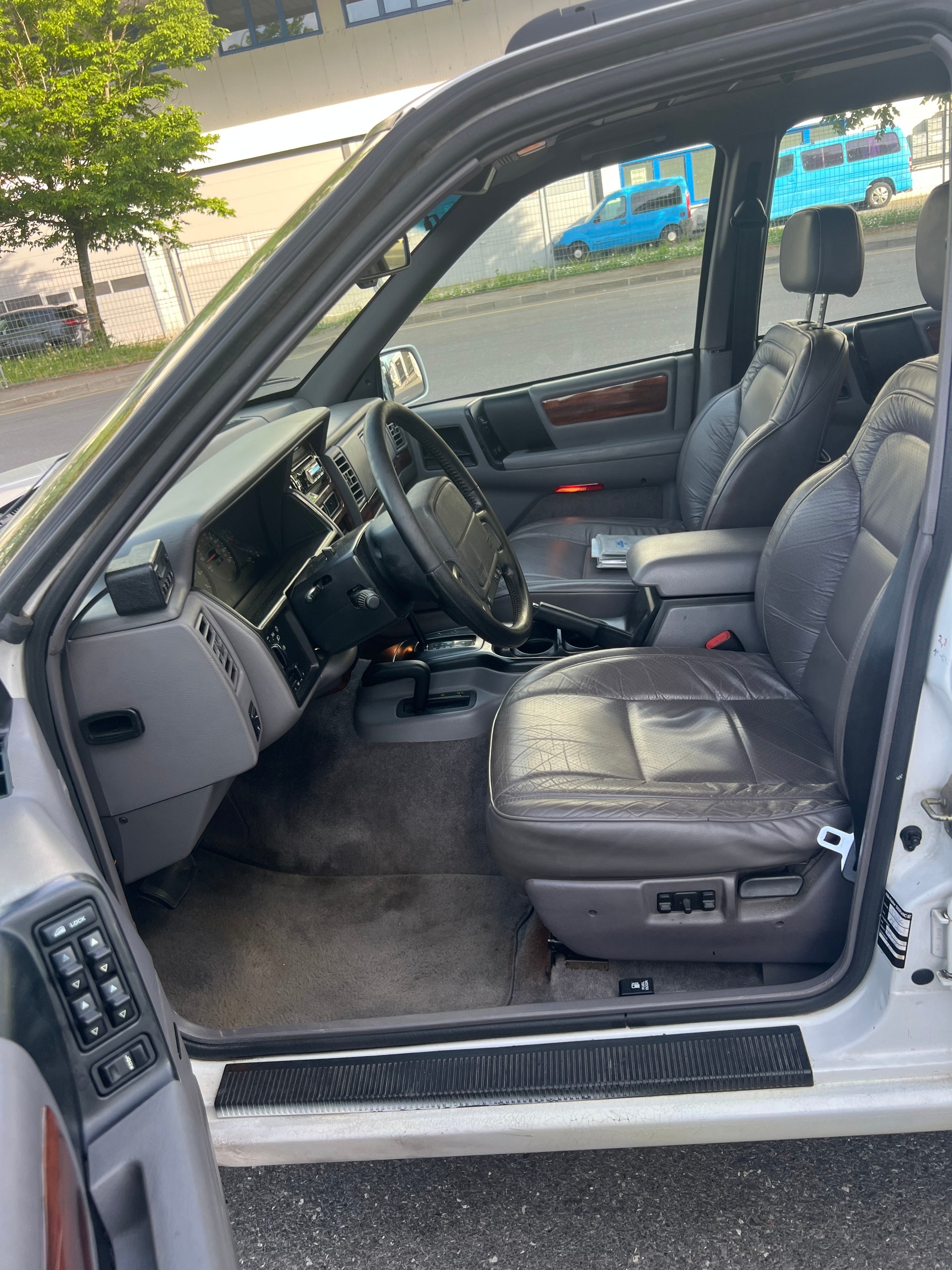 JEEP Grand Cherokee 5.2 Limited Automatic-image-9