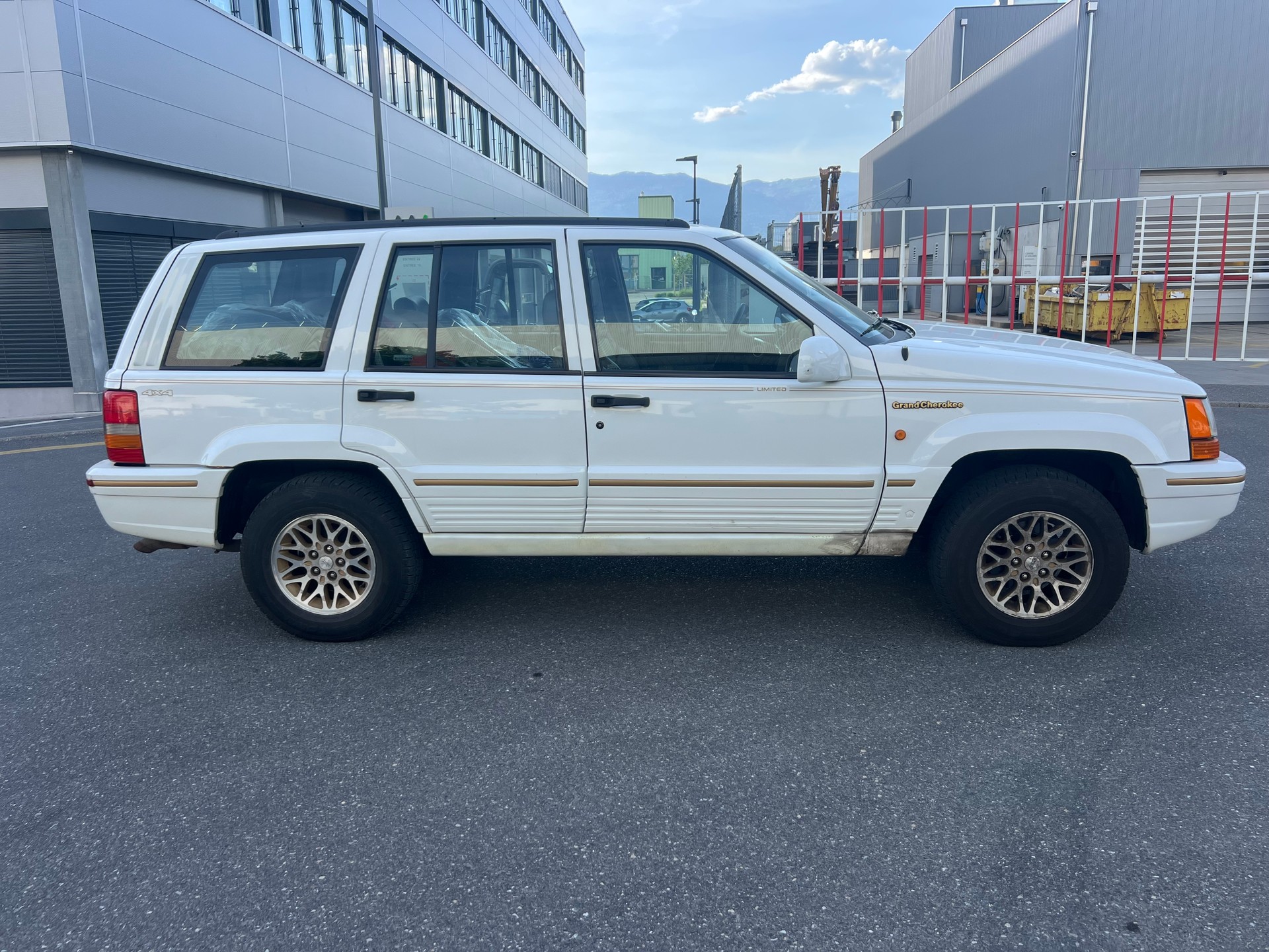 JEEP Grand Cherokee 5.2 Limited Automatic-image-6
