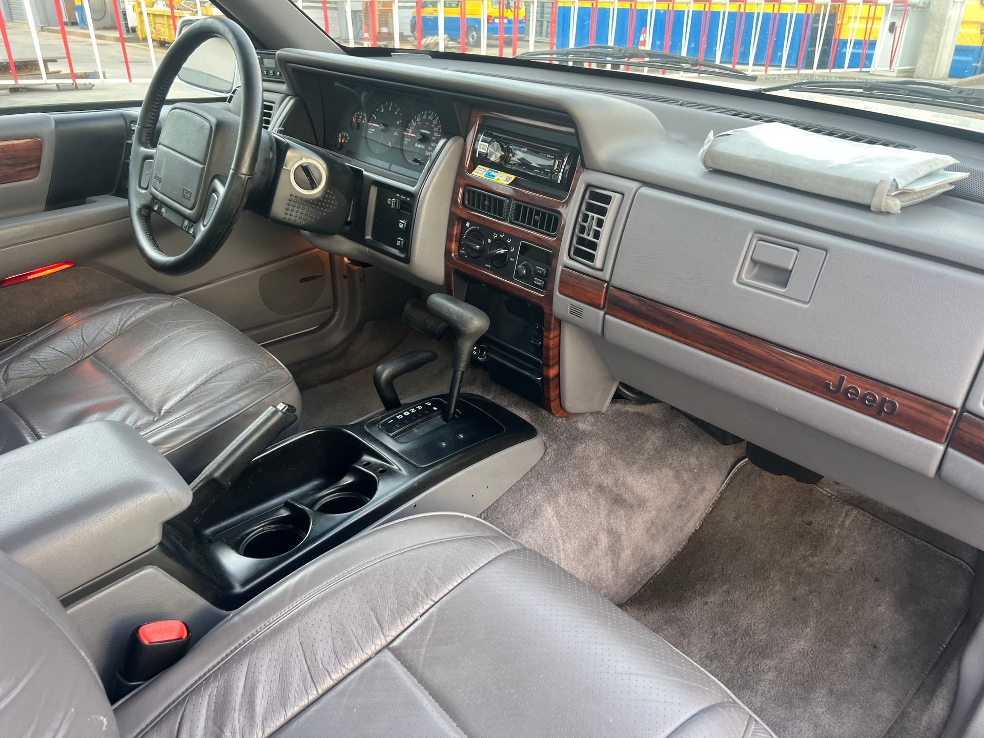 JEEP Grand Cherokee 5.2 Limited Automatic-image-10