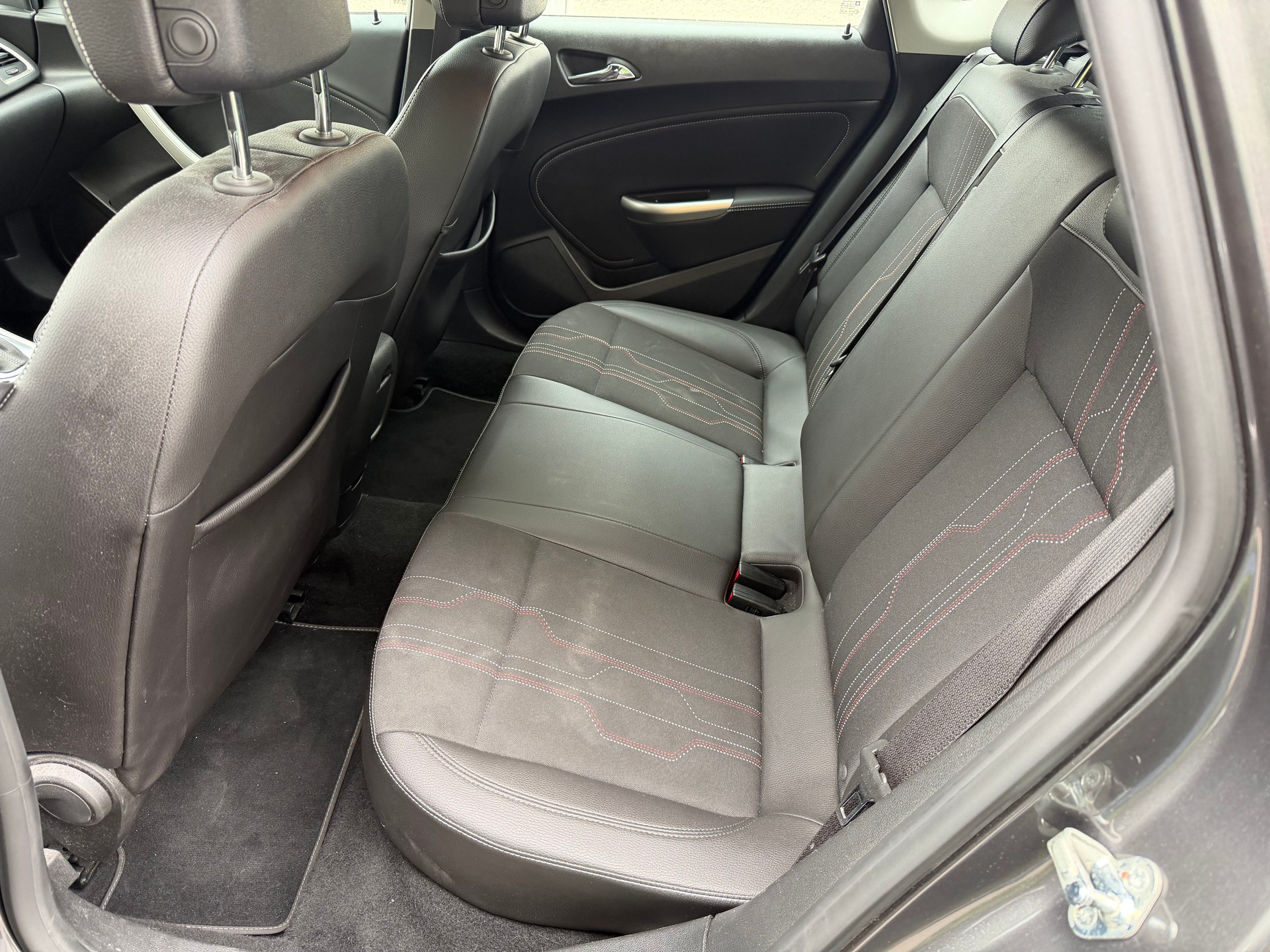 OPEL Astra 1.4i 16V Turbo Sport Automatic-image-10