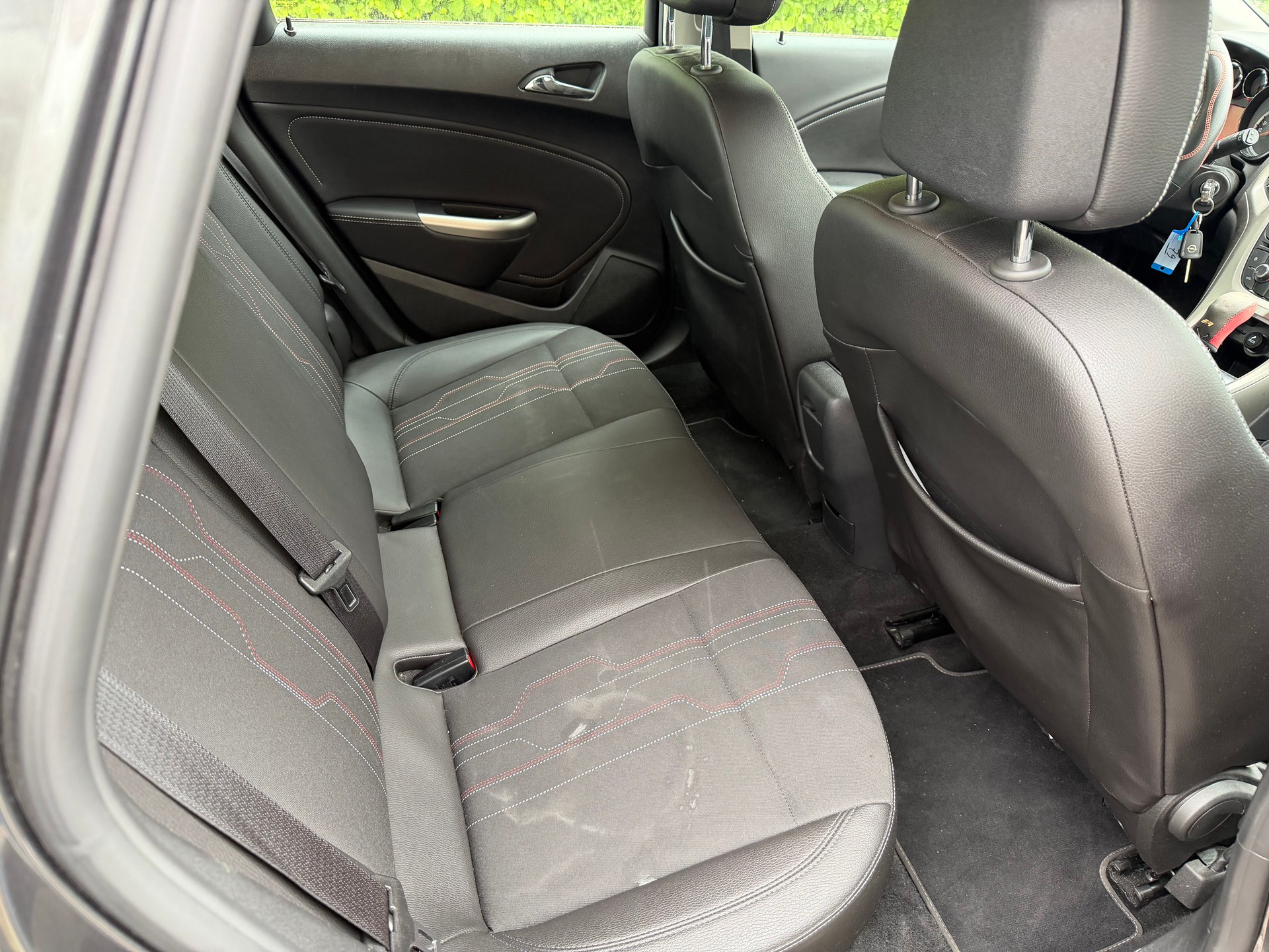 OPEL Astra 1.4i 16V Turbo Sport Automatic-image-9
