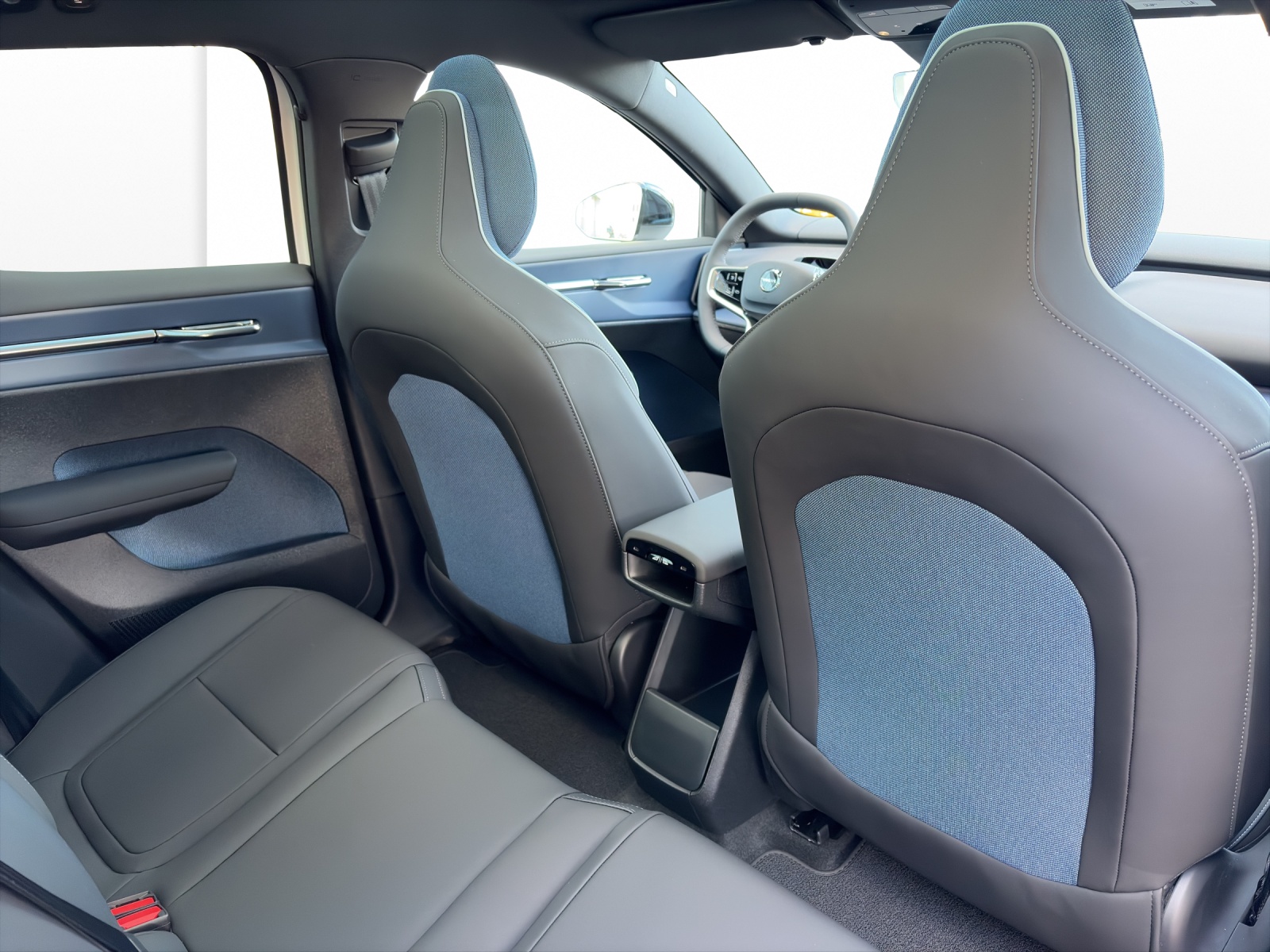 VOLVO EX30 E60 Ultra-image-16