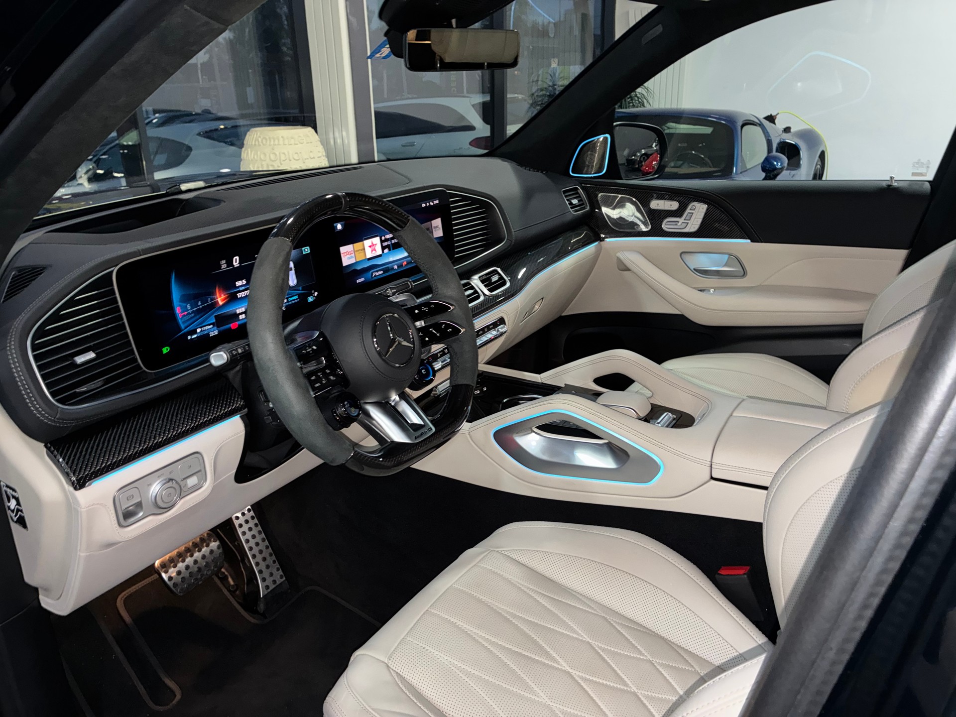 MERCEDES-BENZ GLS 63 AMG 4Matic + 9G-Tronic-image-9