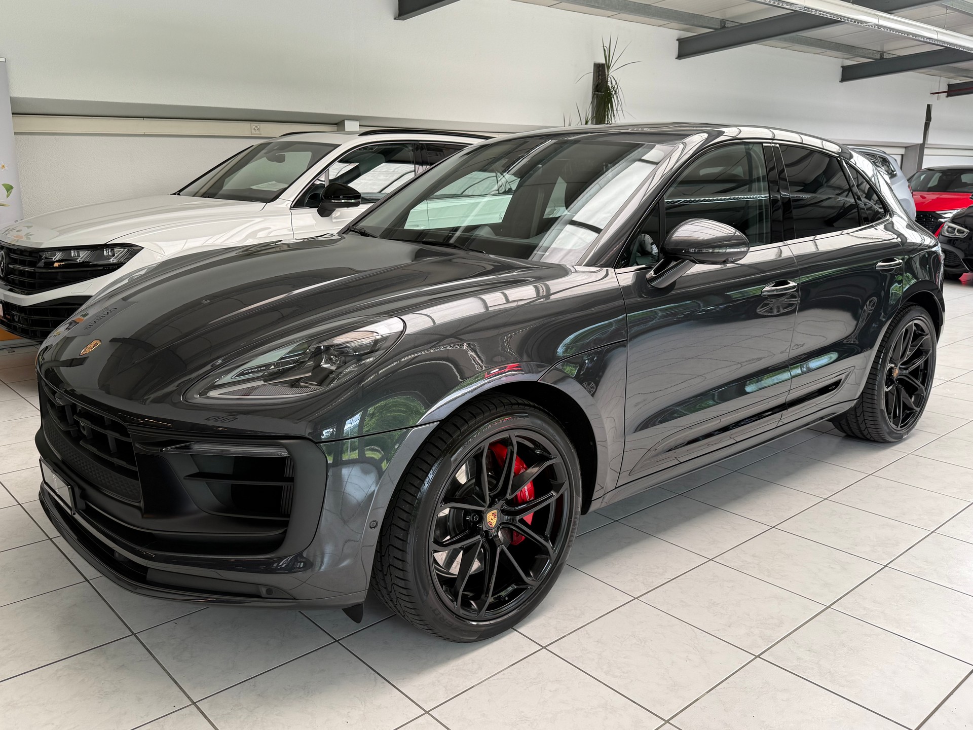 PORSCHE Macan GTS PDK * CH * Vulkangrau * Sport-Chrono Plus * Werksgarantie bis 04.2028 *