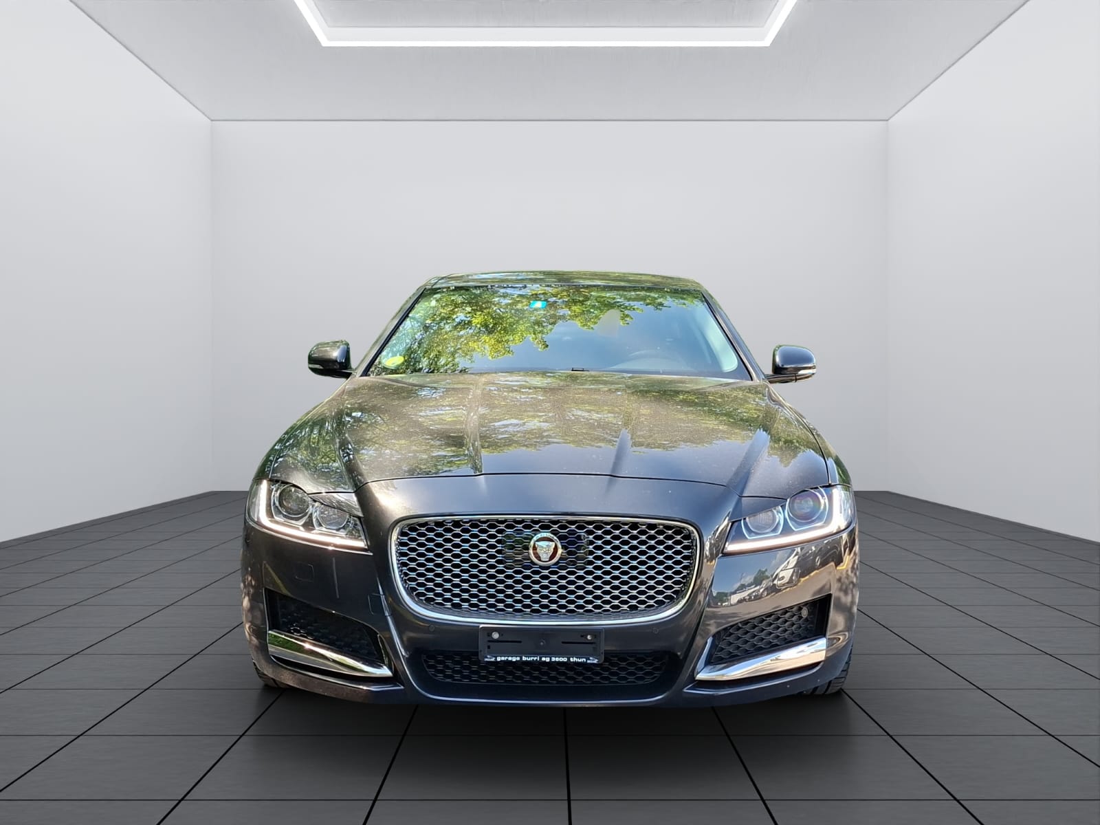 JAGUAR XF 20d Prestige AWD Automatic-showroom-element-1