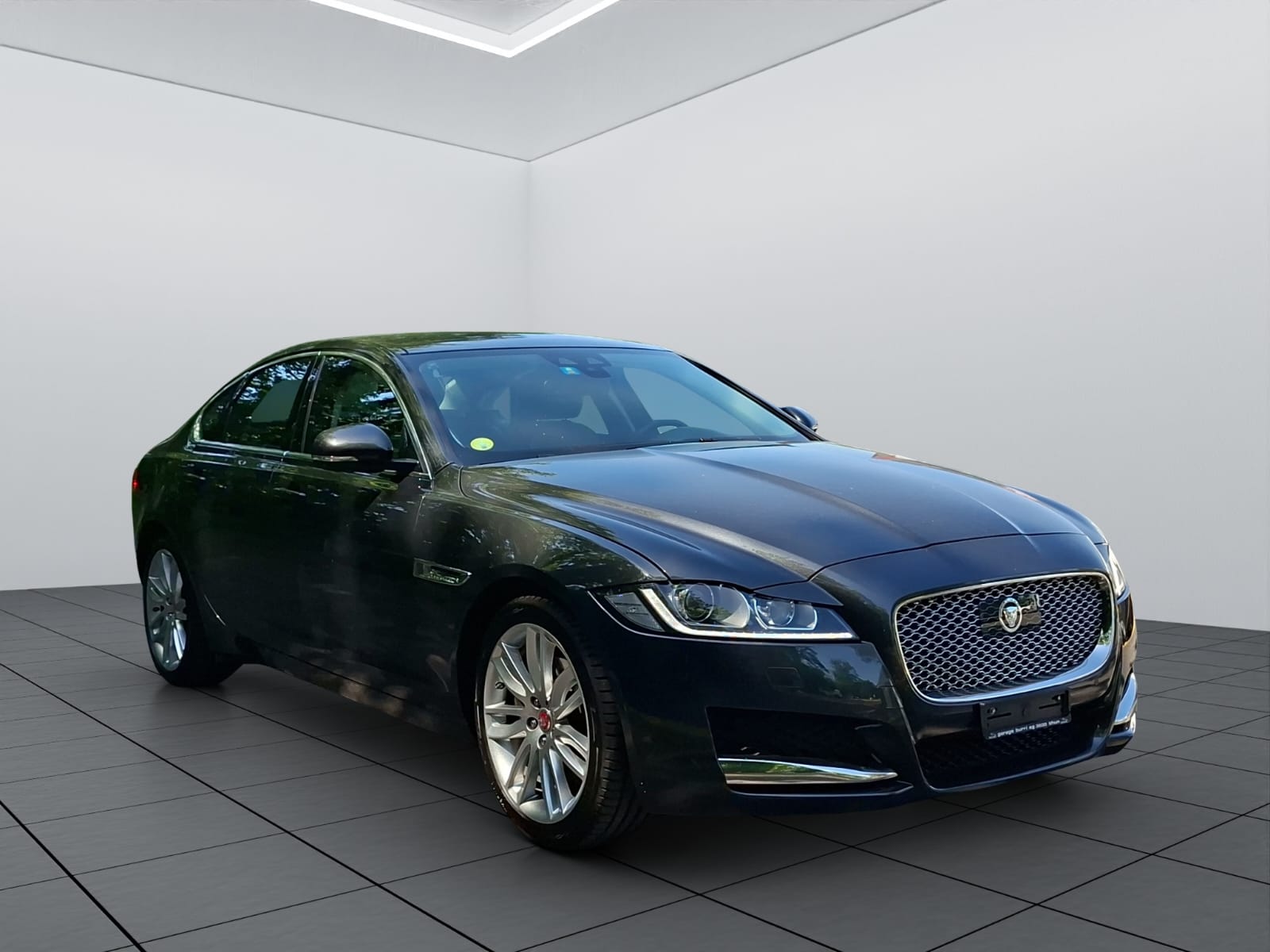 JAGUAR XF 20d Prestige AWD Automatic-showroom-element-2