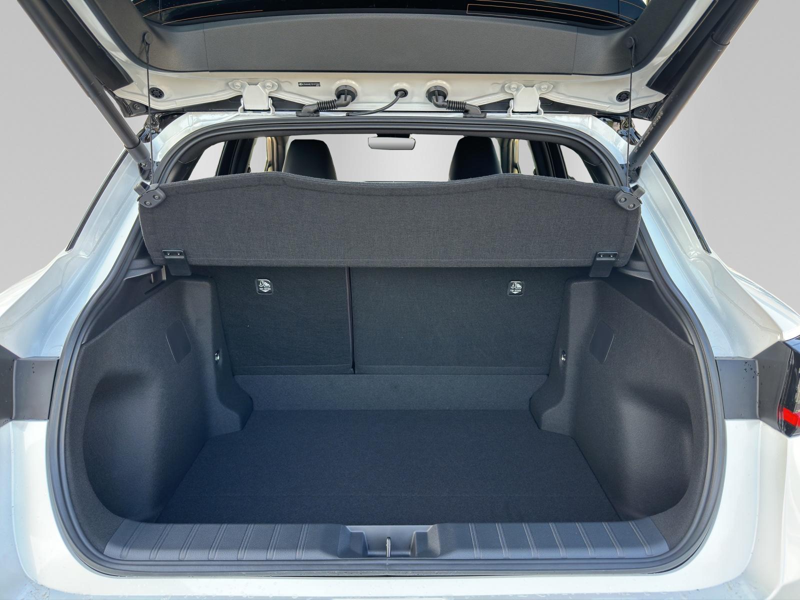 LEXUS LBX 1.5 Hybrid Cool-image-12