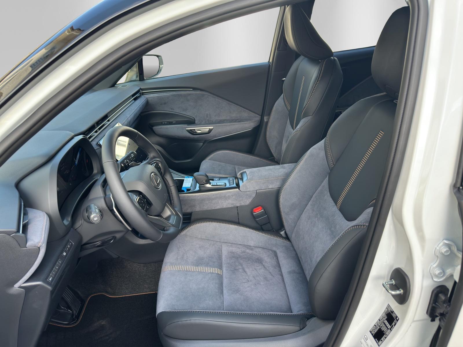 LEXUS LBX 1.5 Hybrid Cool-image-8