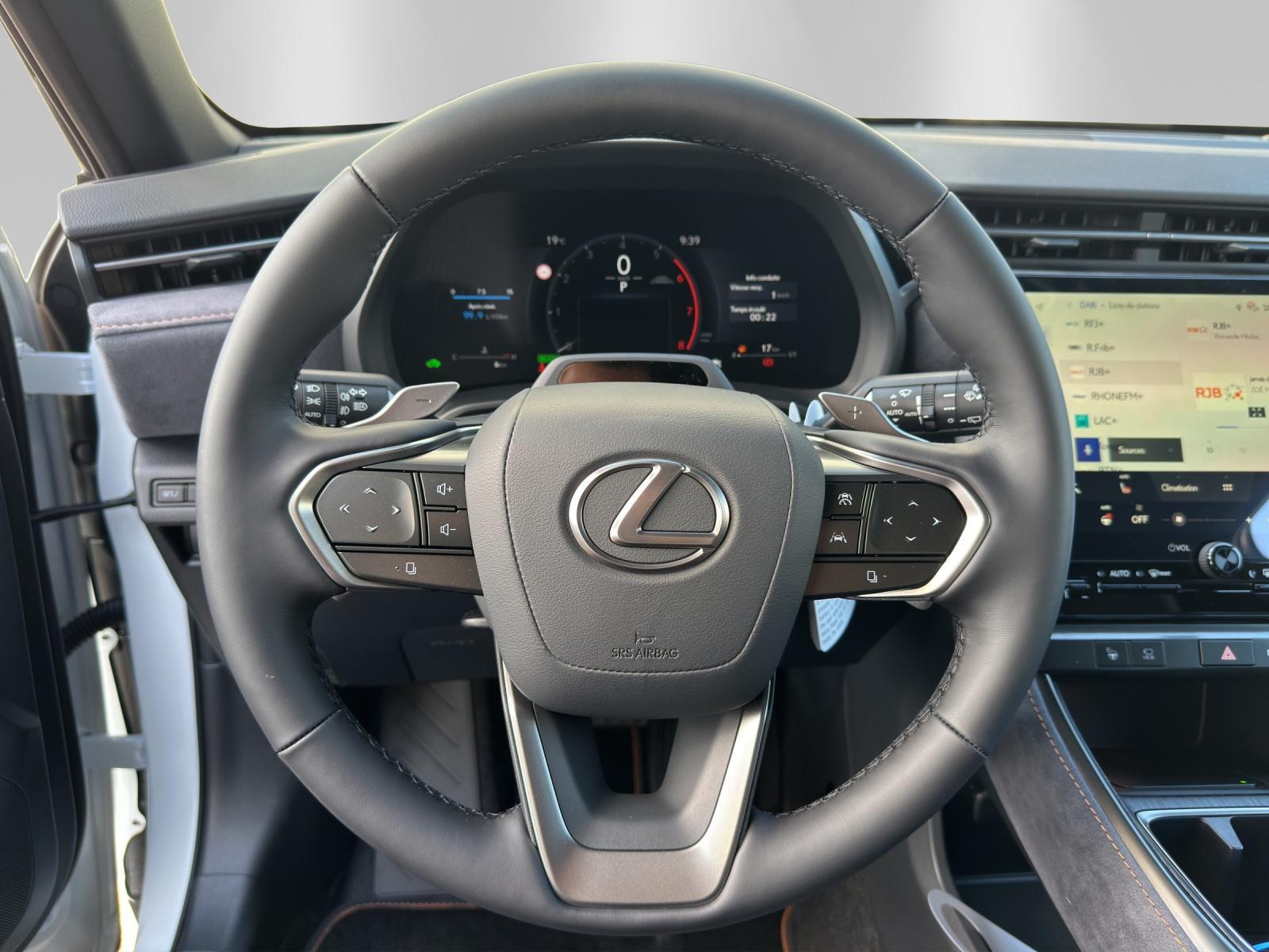 LEXUS LBX 1.5 Hybrid Cool-image-10