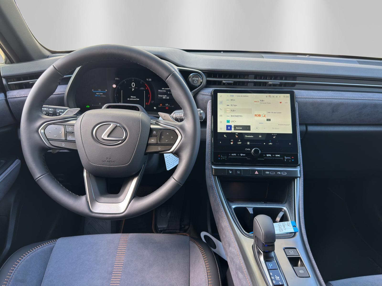 LEXUS LBX 1.5 Hybrid Cool-image-11