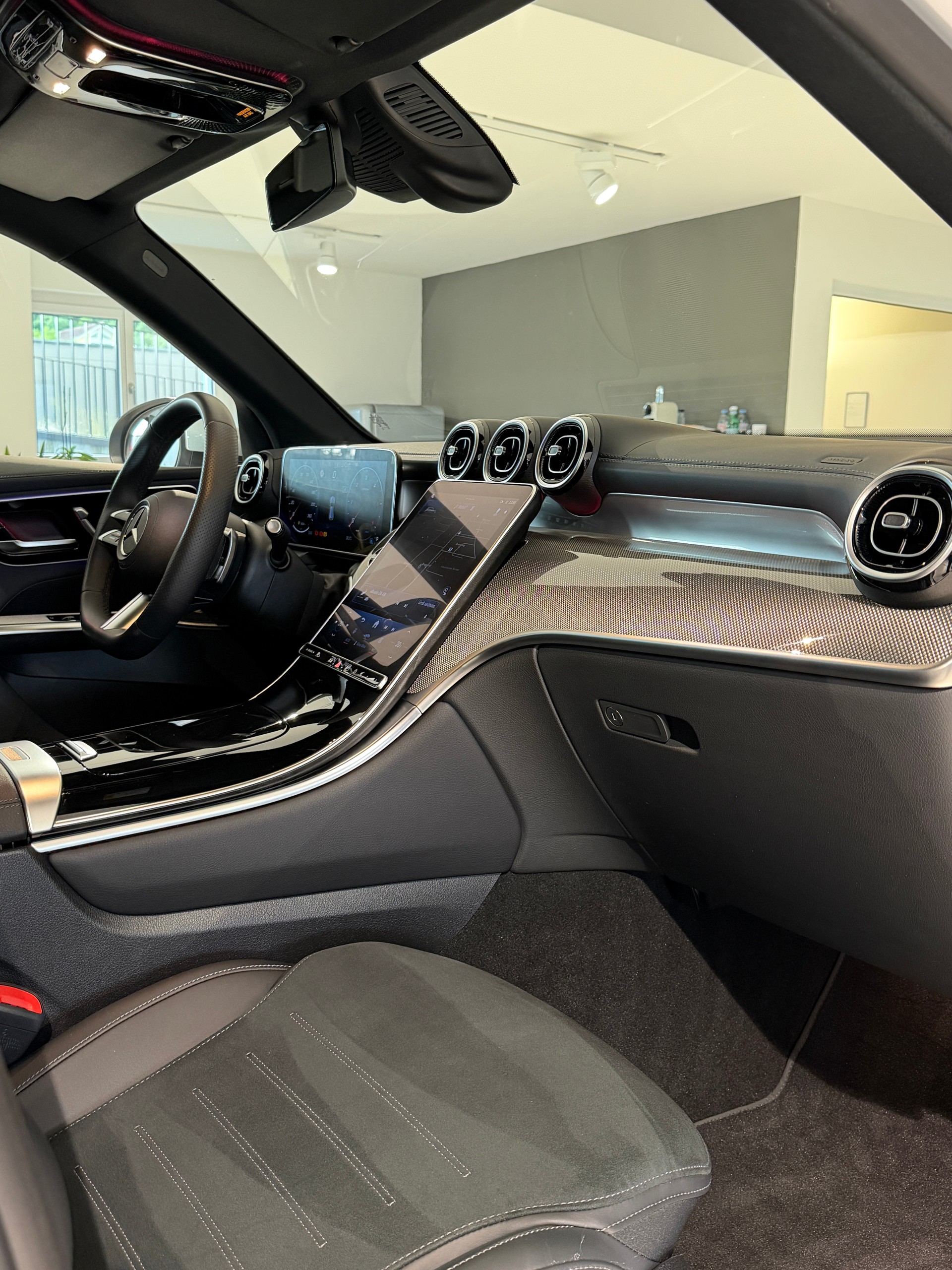 MERCEDES-BENZ GLC 220 d AMG-LINE 4Matic 9G-Tronic-image-11