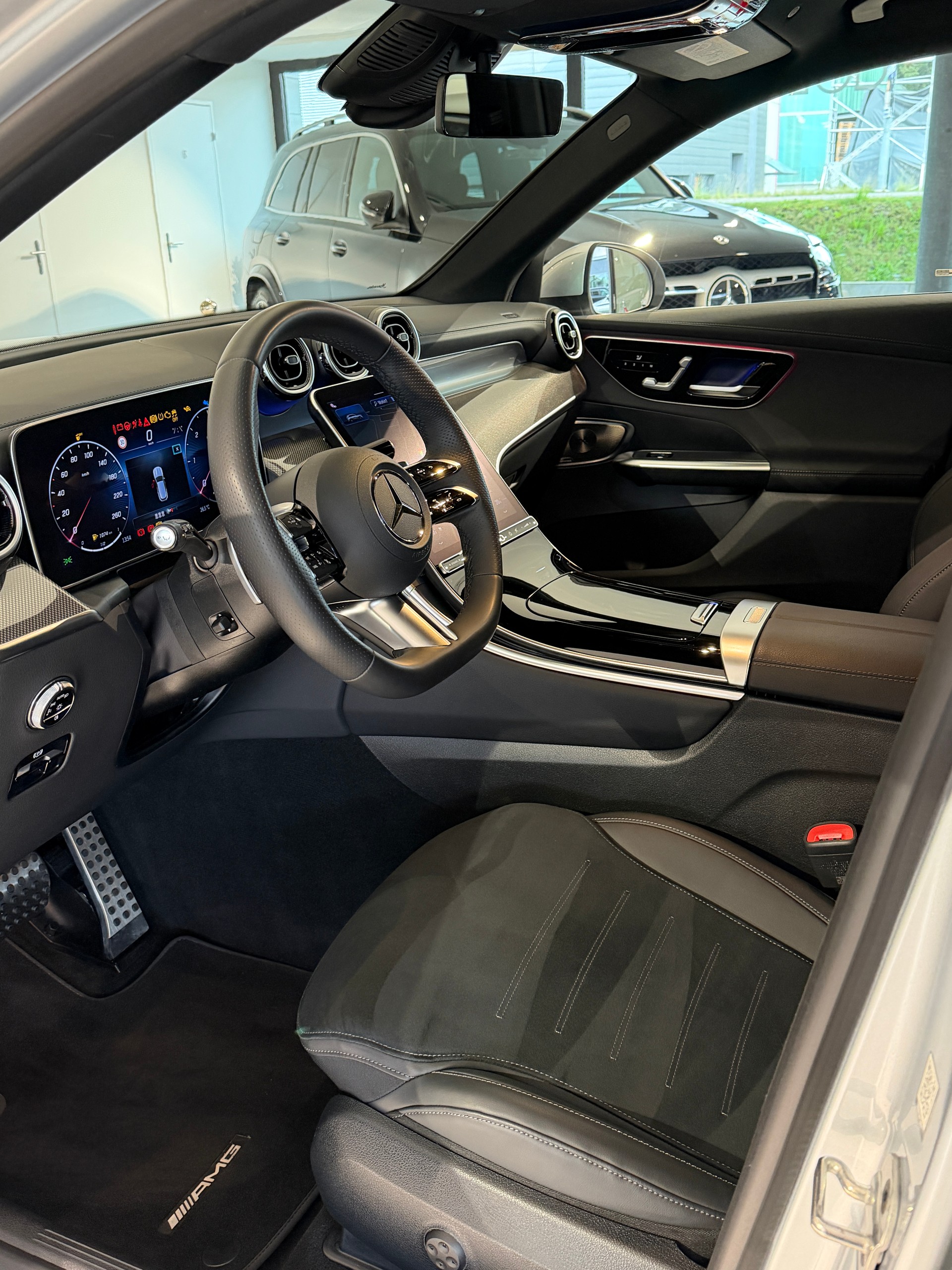 MERCEDES-BENZ GLC 220 d AMG-LINE 4Matic 9G-Tronic-image-8