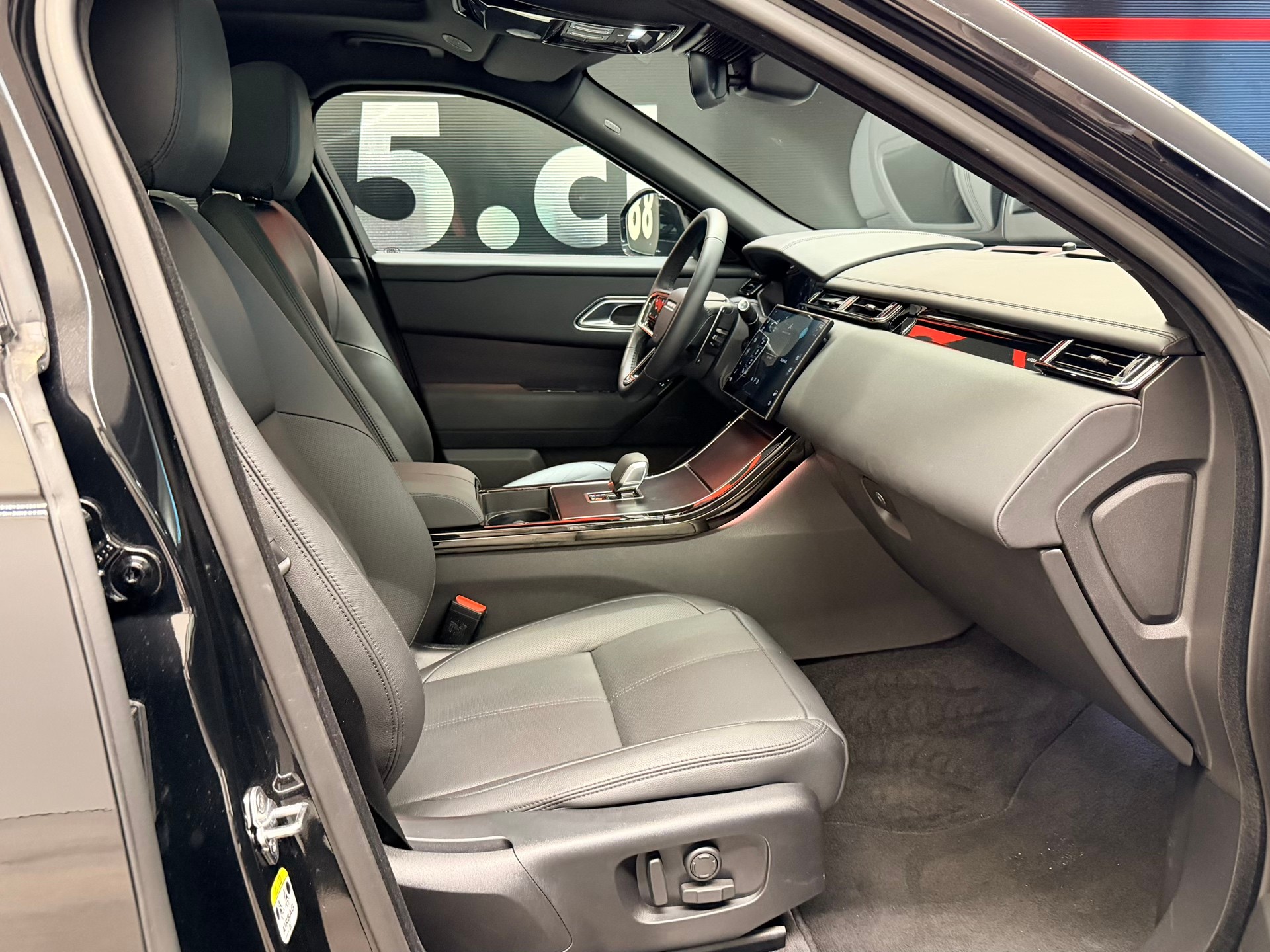 LAND ROVER Range Rover Velar Dynamic SE P 400 Automatic-image-23