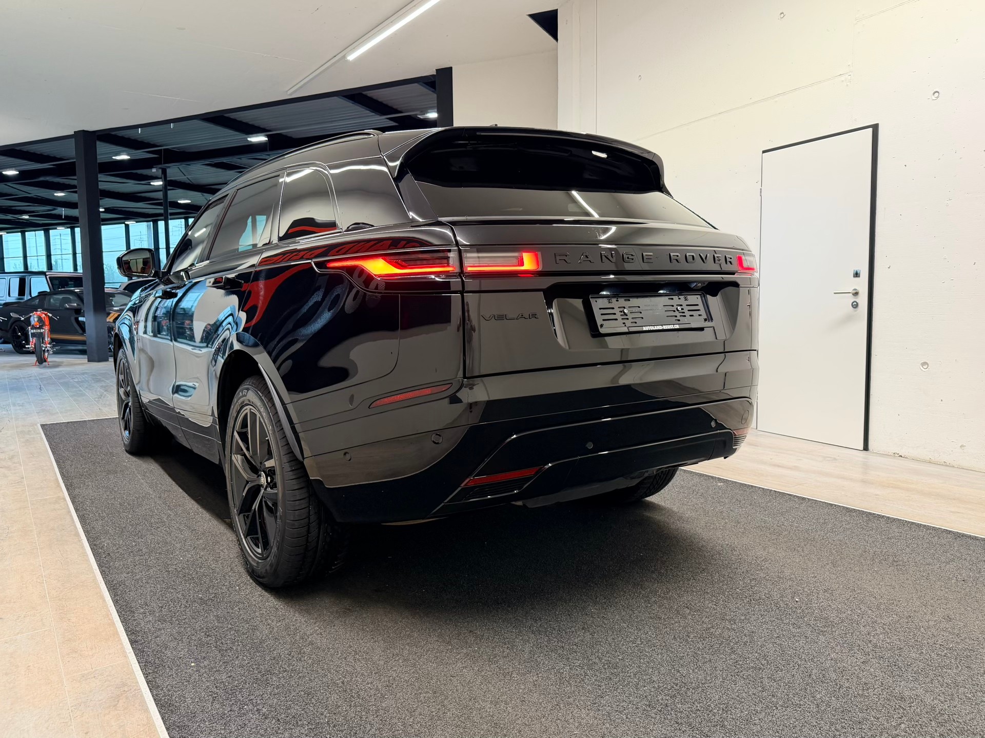 LAND ROVER Range Rover Velar Dynamic SE P 400 Automatic-image-7