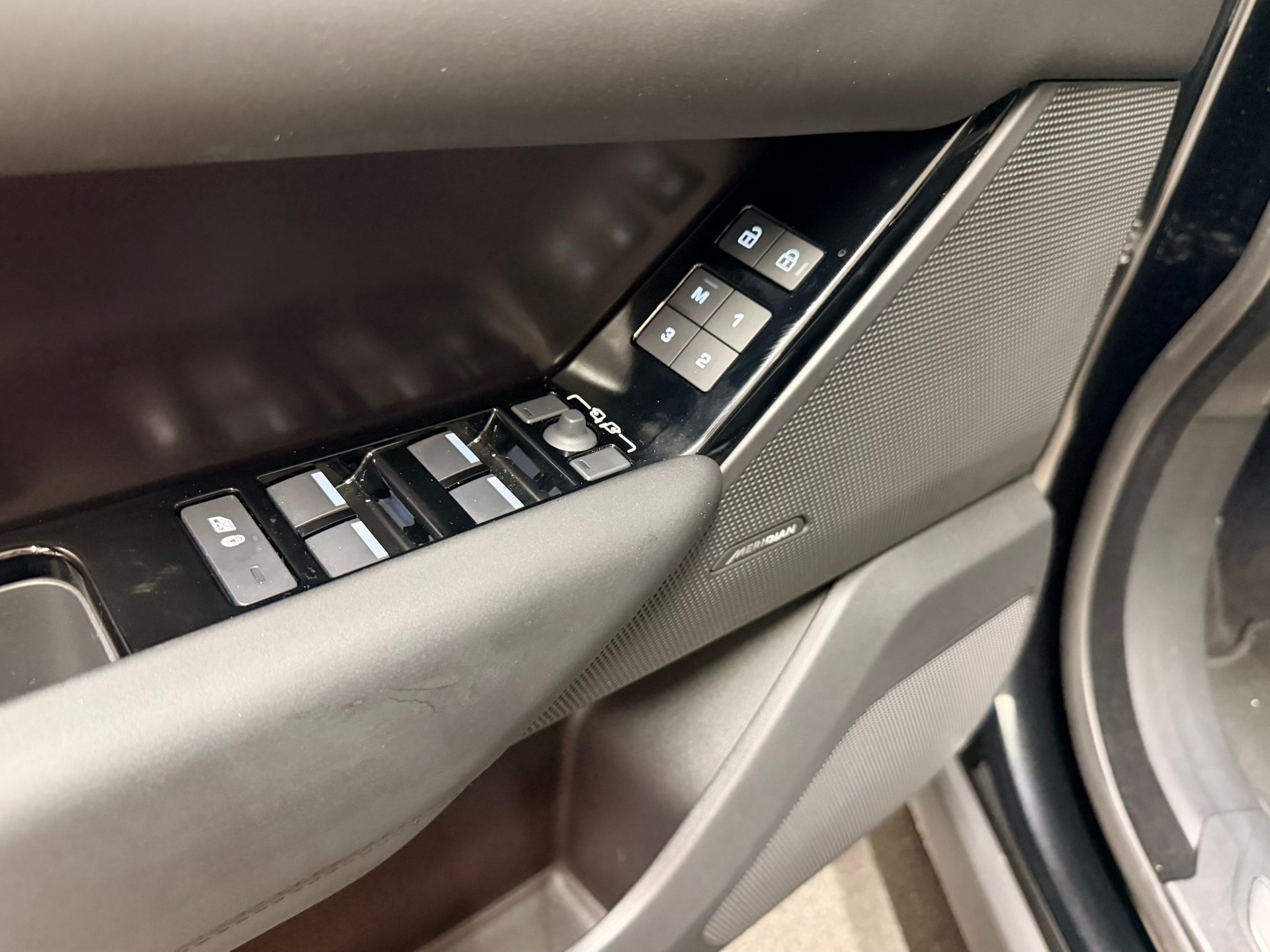 LAND ROVER Range Rover Velar Dynamic SE P 400 Automatic-image-13