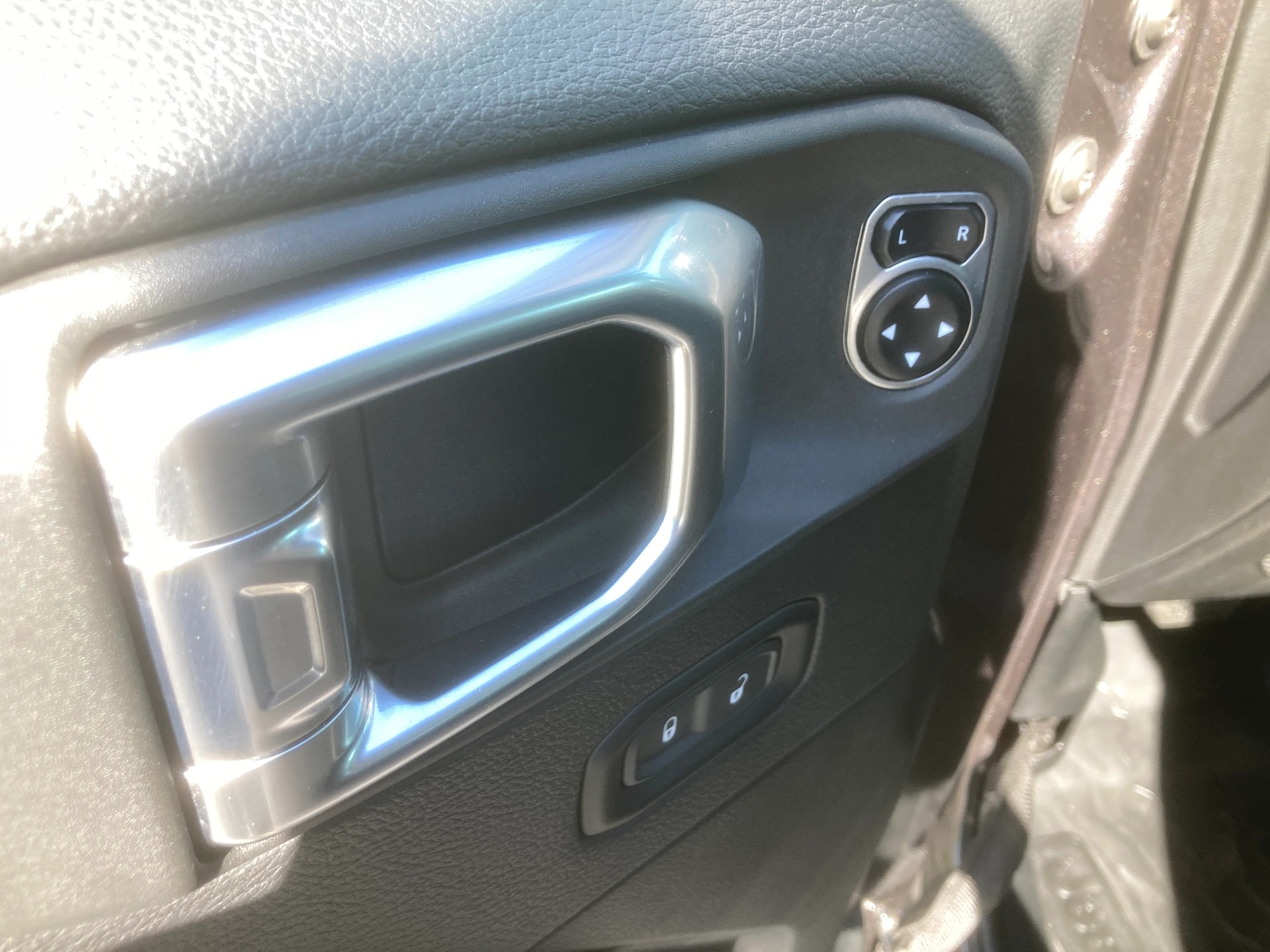 JEEP Wrangler 2.0 Unlimited Sahara Automatic-image-10