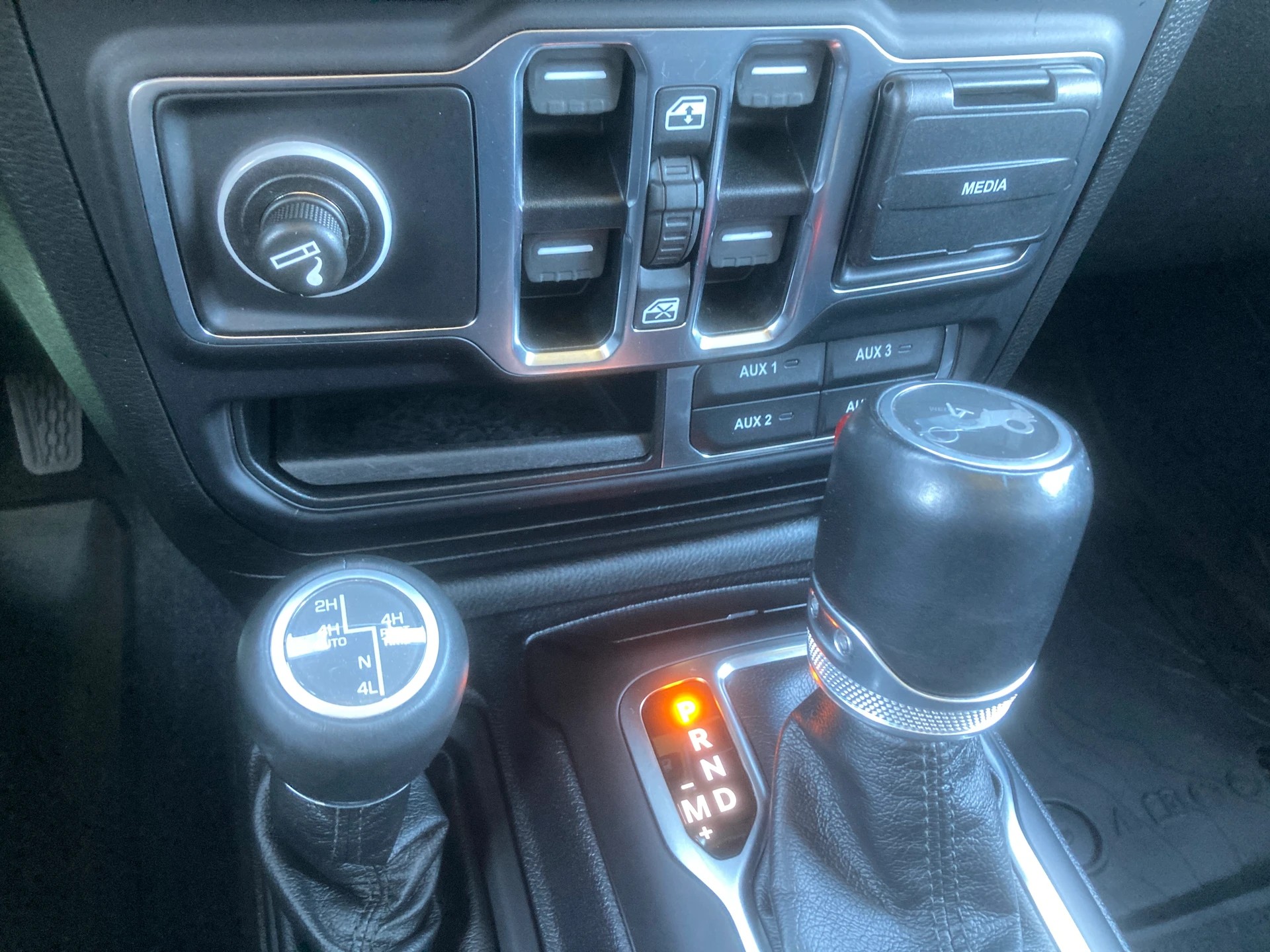 JEEP Wrangler 2.0 Unlimited Sahara Automatic-image-13
