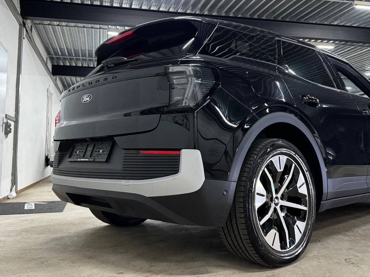 FORD Explorer Elektro Extended Range 79kWh / Wärmepumpe / Anhängerkupplung-image-5