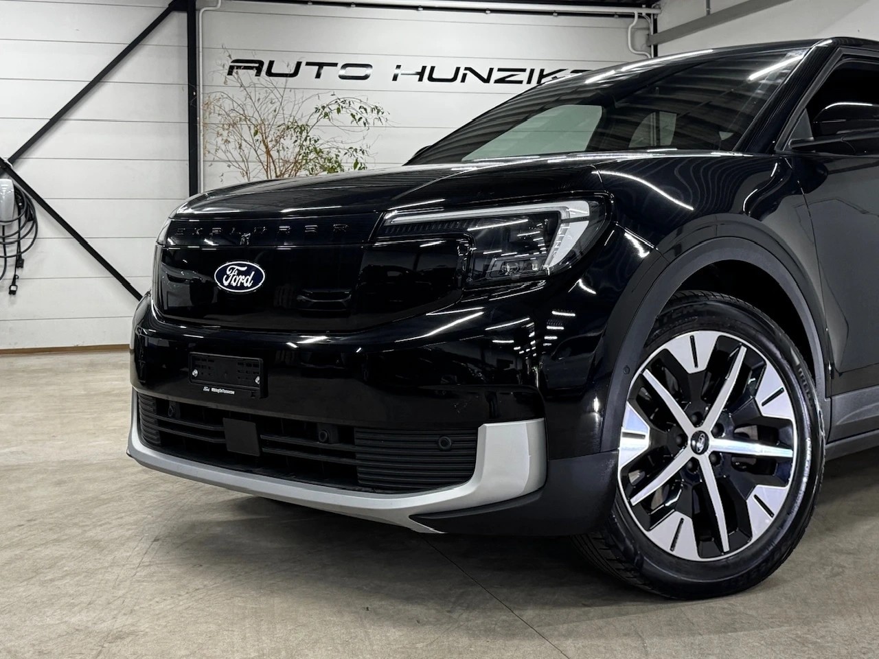 FORD Explorer Elektro Extended Range 79kWh / Wärmepumpe / Anhängerkupplung-image-1