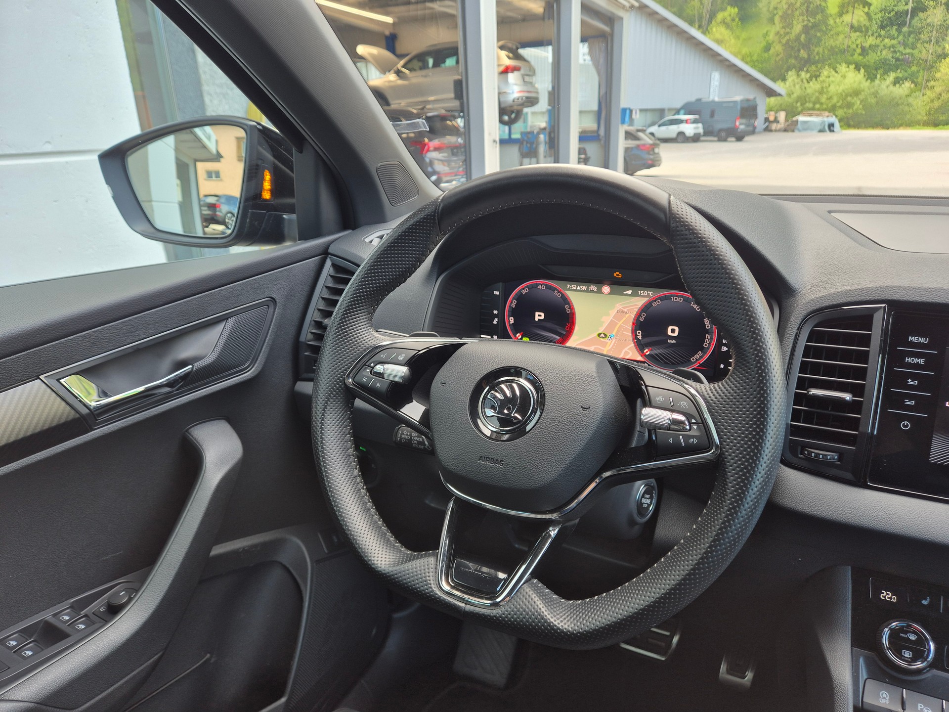 SKODA Karoq 2.0 TSI SportLine 4x4 DSG-image-11