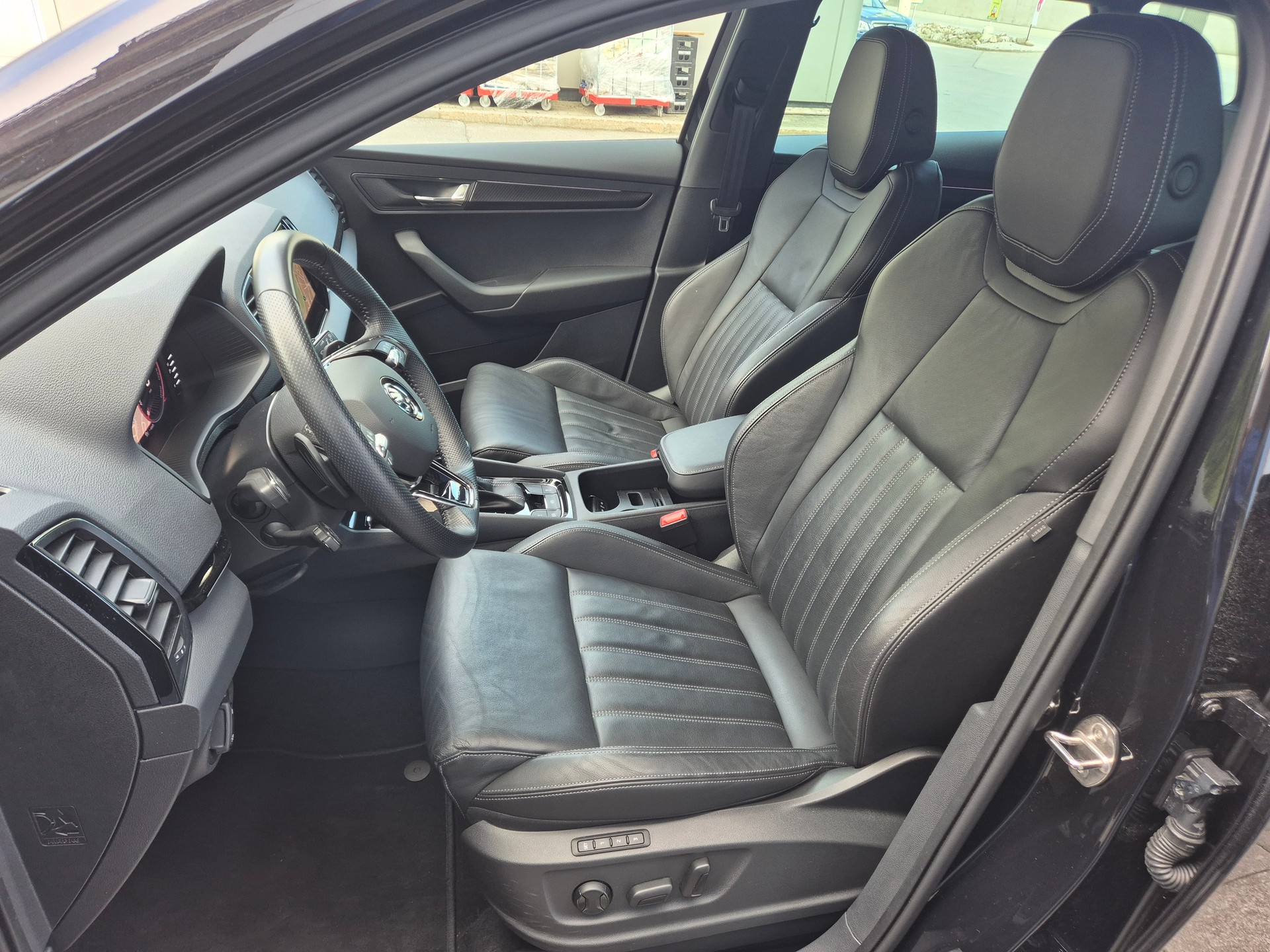 SKODA Karoq 2.0 TSI SportLine 4x4 DSG-image-7