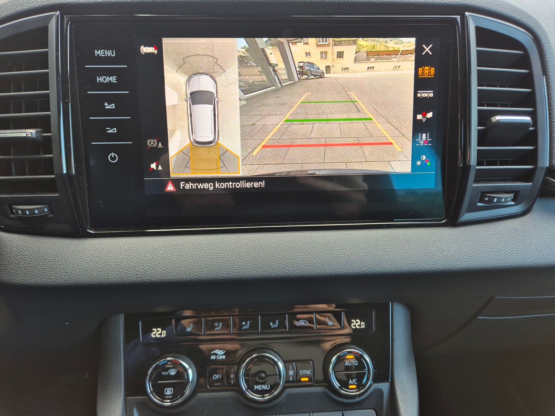 SKODA Karoq 2.0 TSI SportLine 4x4 DSG-image-12