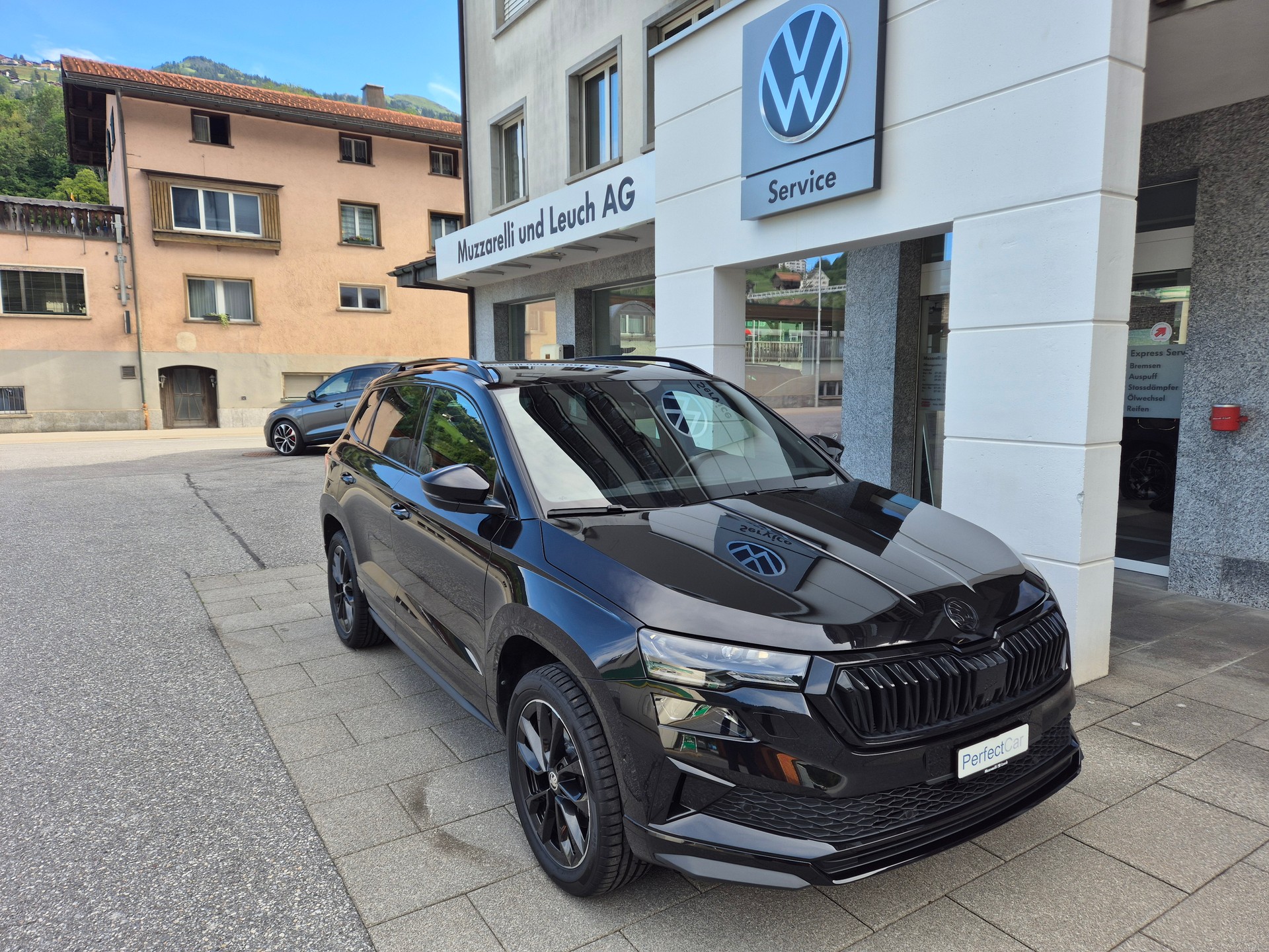 SKODA Karoq 2.0 TSI SportLine 4x4 DSG-image-1