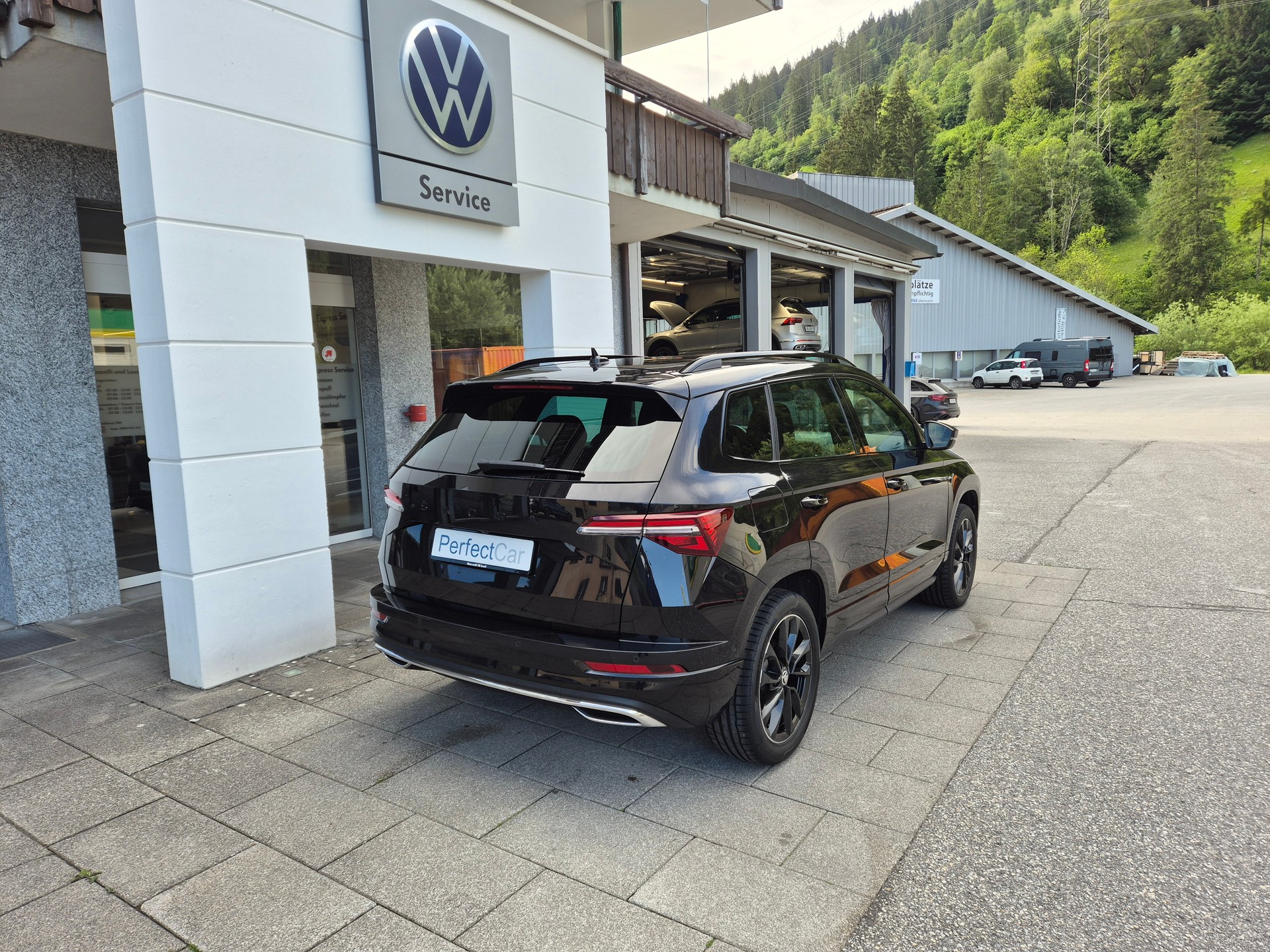 SKODA Karoq 2.0 TSI SportLine 4x4 DSG-image-4