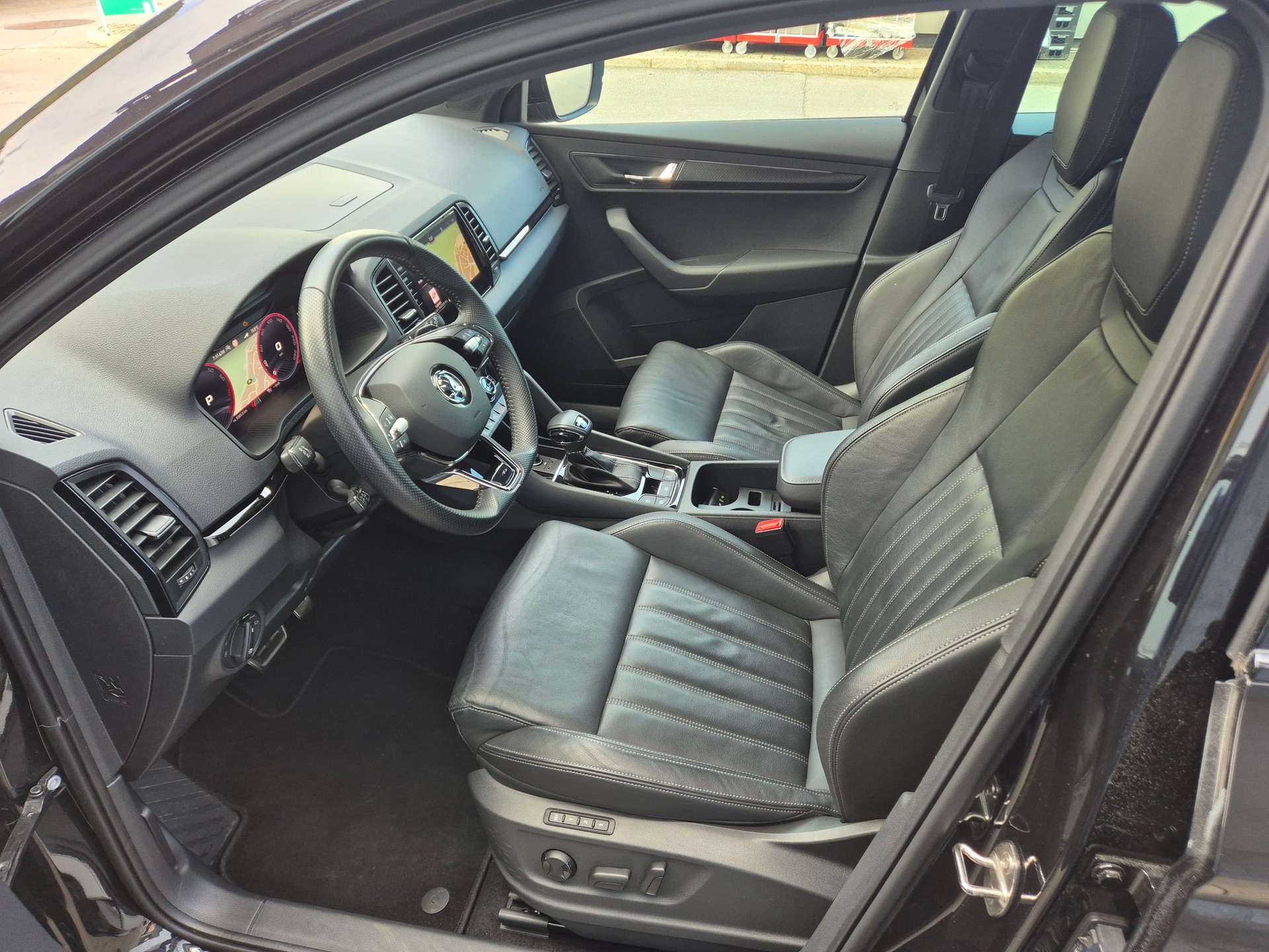 SKODA Karoq 2.0 TSI SportLine 4x4 DSG-image-6