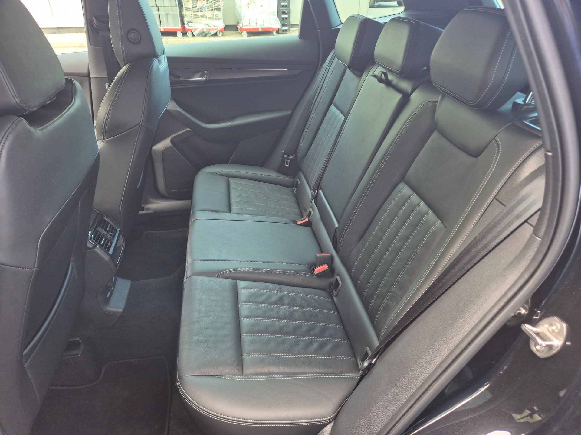 SKODA Karoq 2.0 TSI SportLine 4x4 DSG-image-8