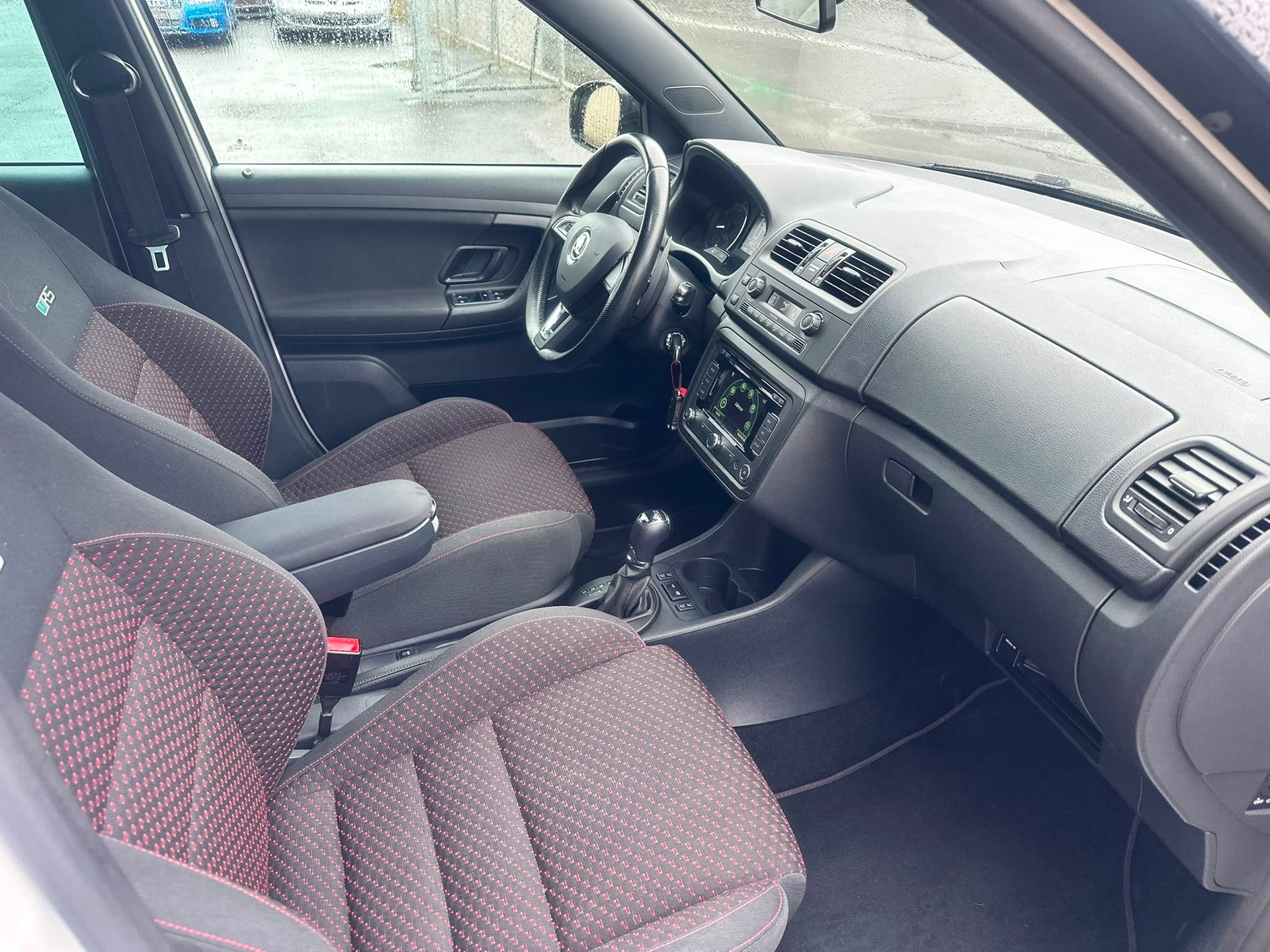SKODA Fabia 1.4 TSI RS Edition S2000 DSG-image-14
